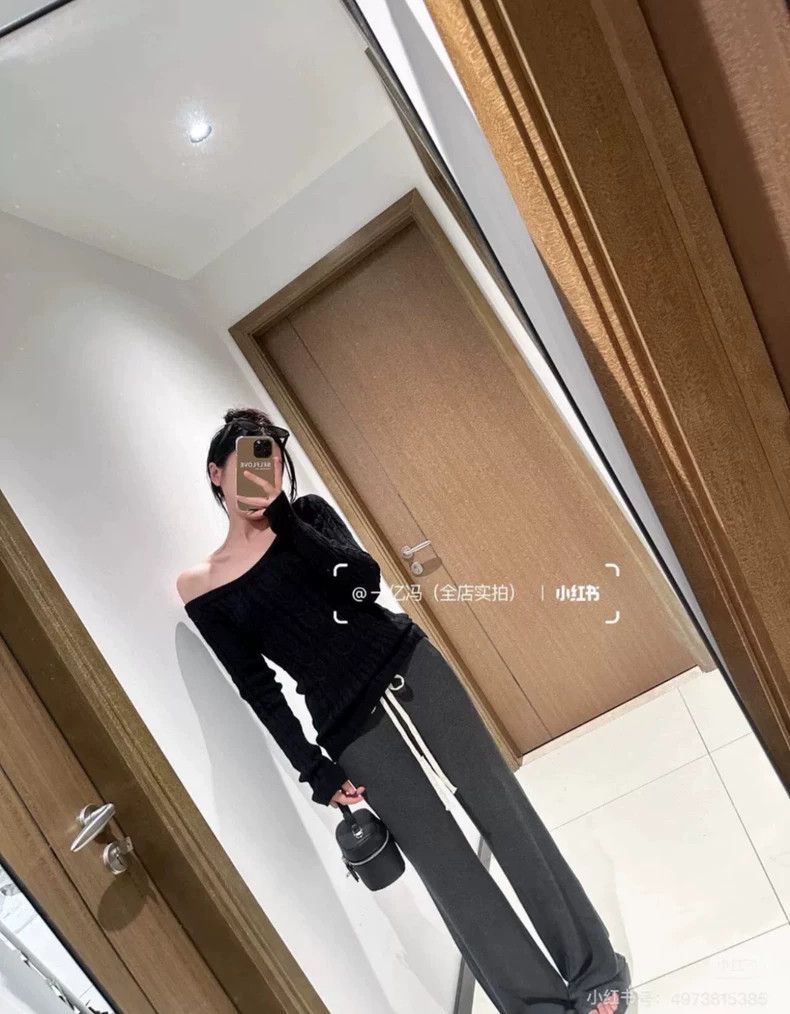 Chanel Chanel 24B black one-neck sweater 2504-Nextarrow Size XS / US 0-2 / IT 36-38 - 6 Thumbnail