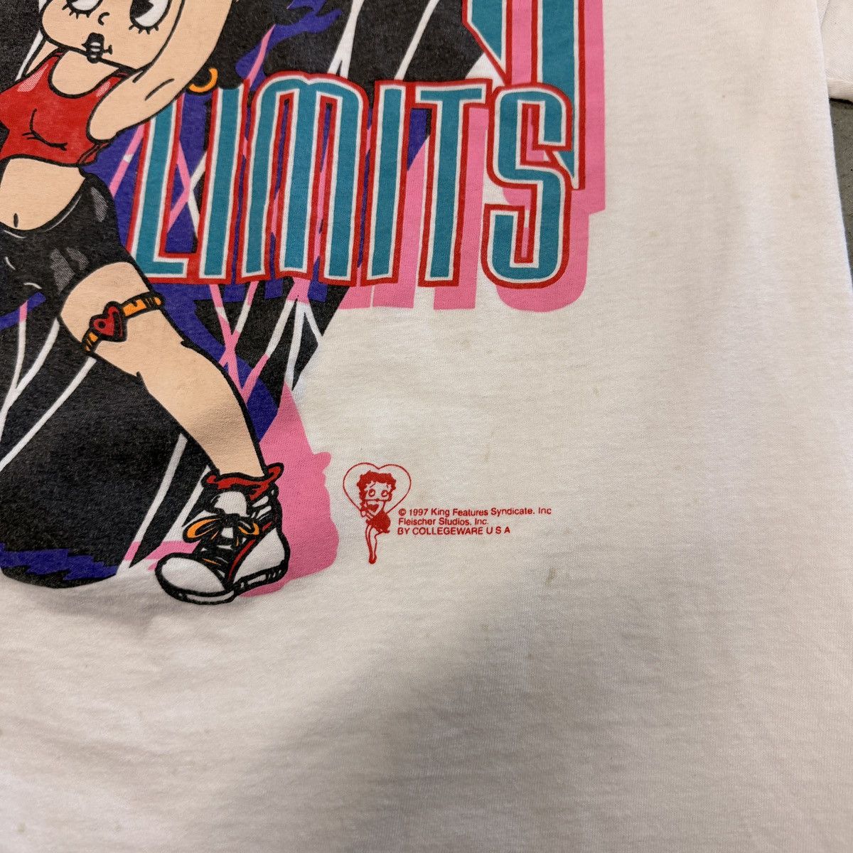 Vintage Vintage 1997 Betty Boop Stretch The Limits Tee Size US L / EU 52-54 / 3 - 4 Thumbnail