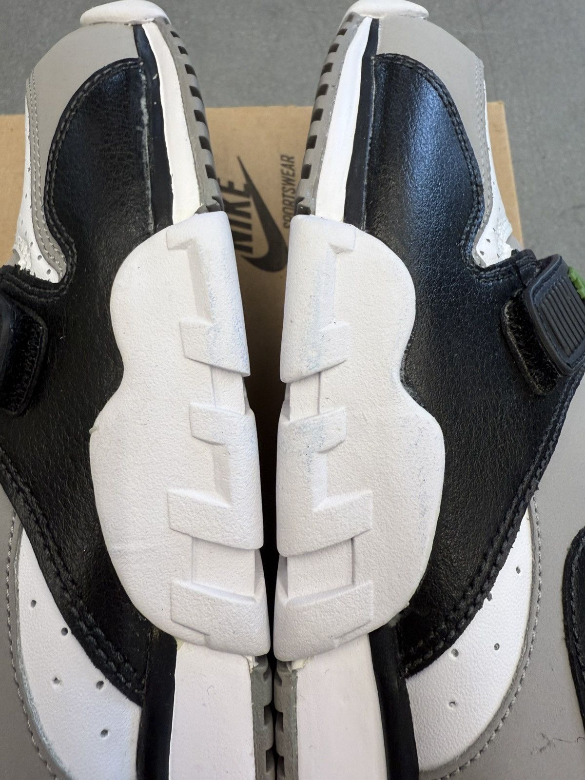 Nike 2012 Nike Air Trainer 1 Chlorophyll Size US 9 / EU 42 - 5 Thumbnail