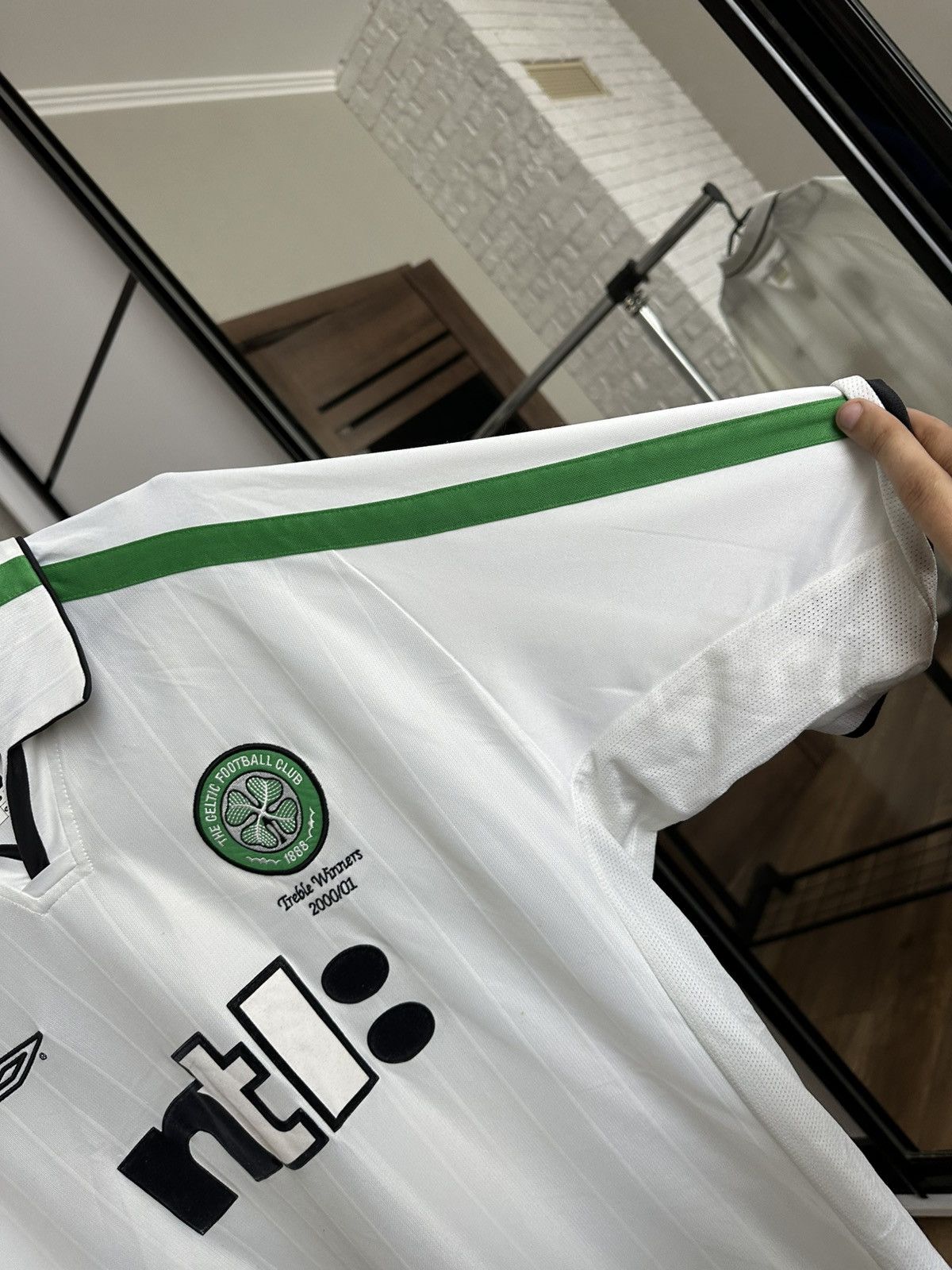 Umbro 2001/2002 Umbro Celtic FC Vintage Soccer Jersey T-Shirt Size US XL / EU 56 / 4 - 12 Thumbnail