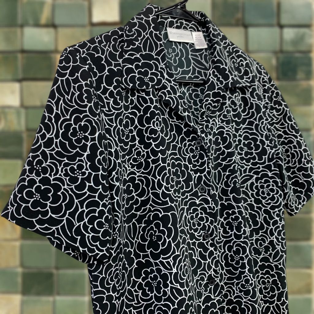 Worthington VINTAGE Worthington Petite Floral Black White Button Up Shirt Womens PM 90s Screen Printer? Size M / US 6-8 / IT 42-44 - 1 Thumbnail