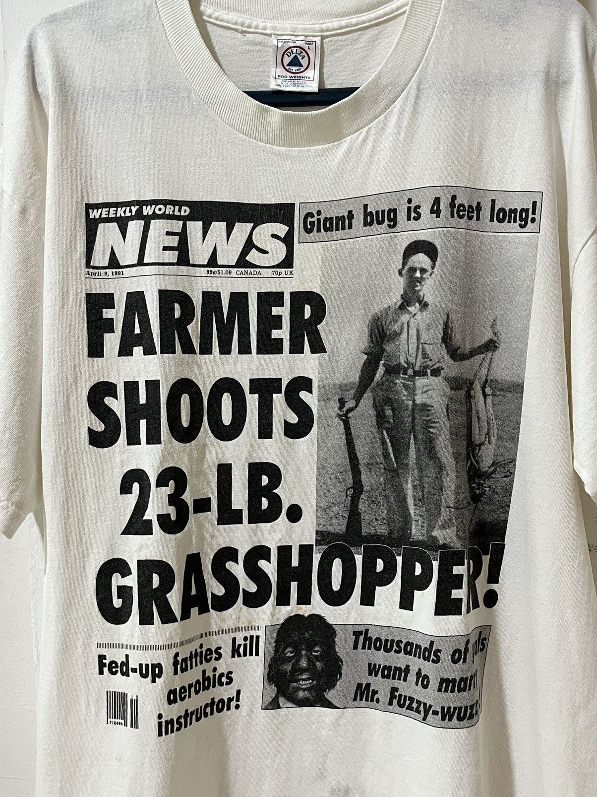Vintage Vintage 90s Weekly World NEWS Newspaper Tshirt Size US L / EU 52-54 / 3 - 2 Thumbnail