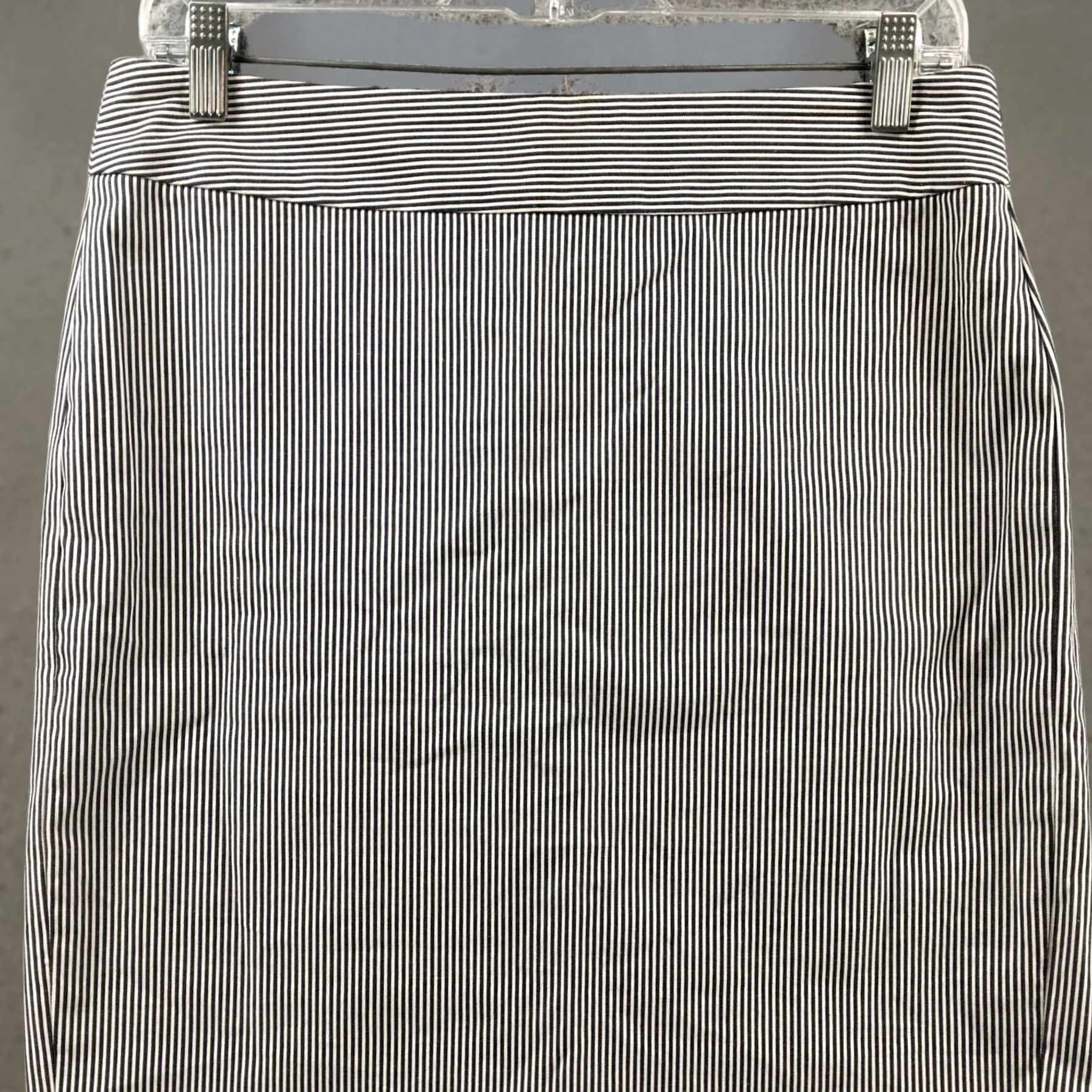 Banana Republic Banana Republic Skirt Womens 6 Mini White Striped Back Zip Casual Size 28" / US 6 / IT 42 - 1 Thumbnail