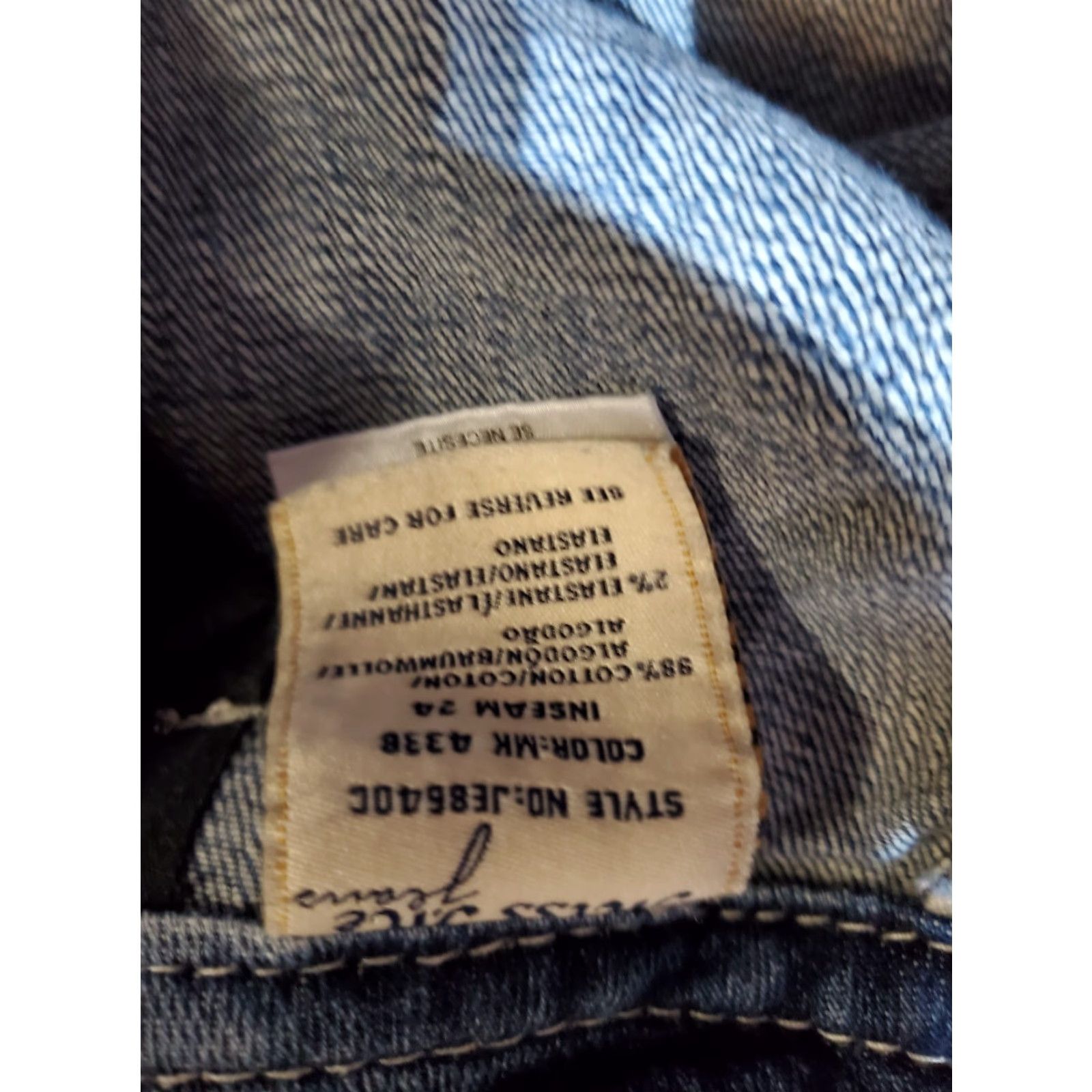 Miss Me Miss Me Signature Bedazzled Crop Jeans Women's Size 27 Medium Wash Blue Denim Size 27" / US 4 / IT 40 - 5 Thumbnail