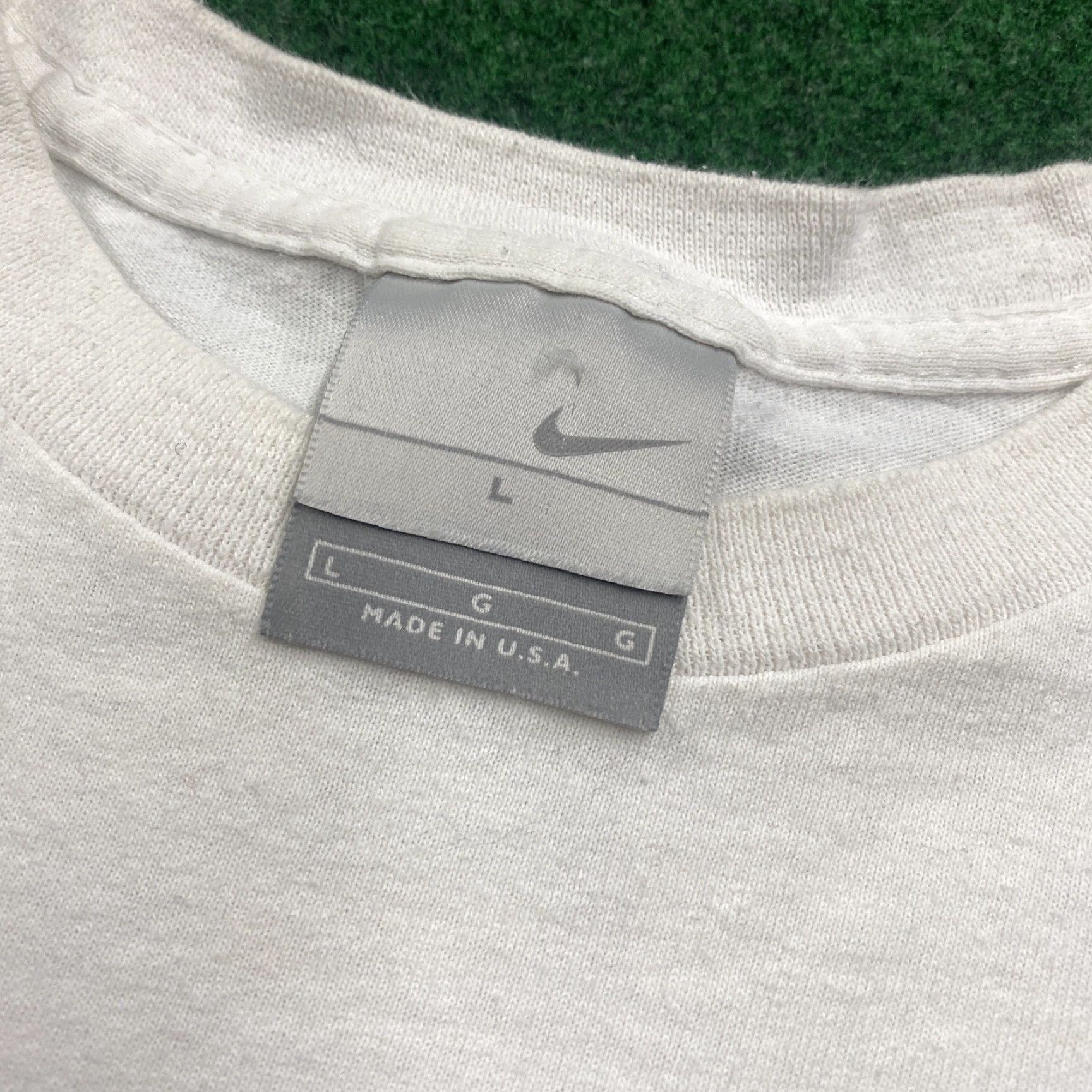 Nike Nike Shirt Mens L White Y2K NYC Tennis Swoosh Logo Tee 2002 Vintage Size US L / EU 52-54 / 3 - 5 Thumbnail