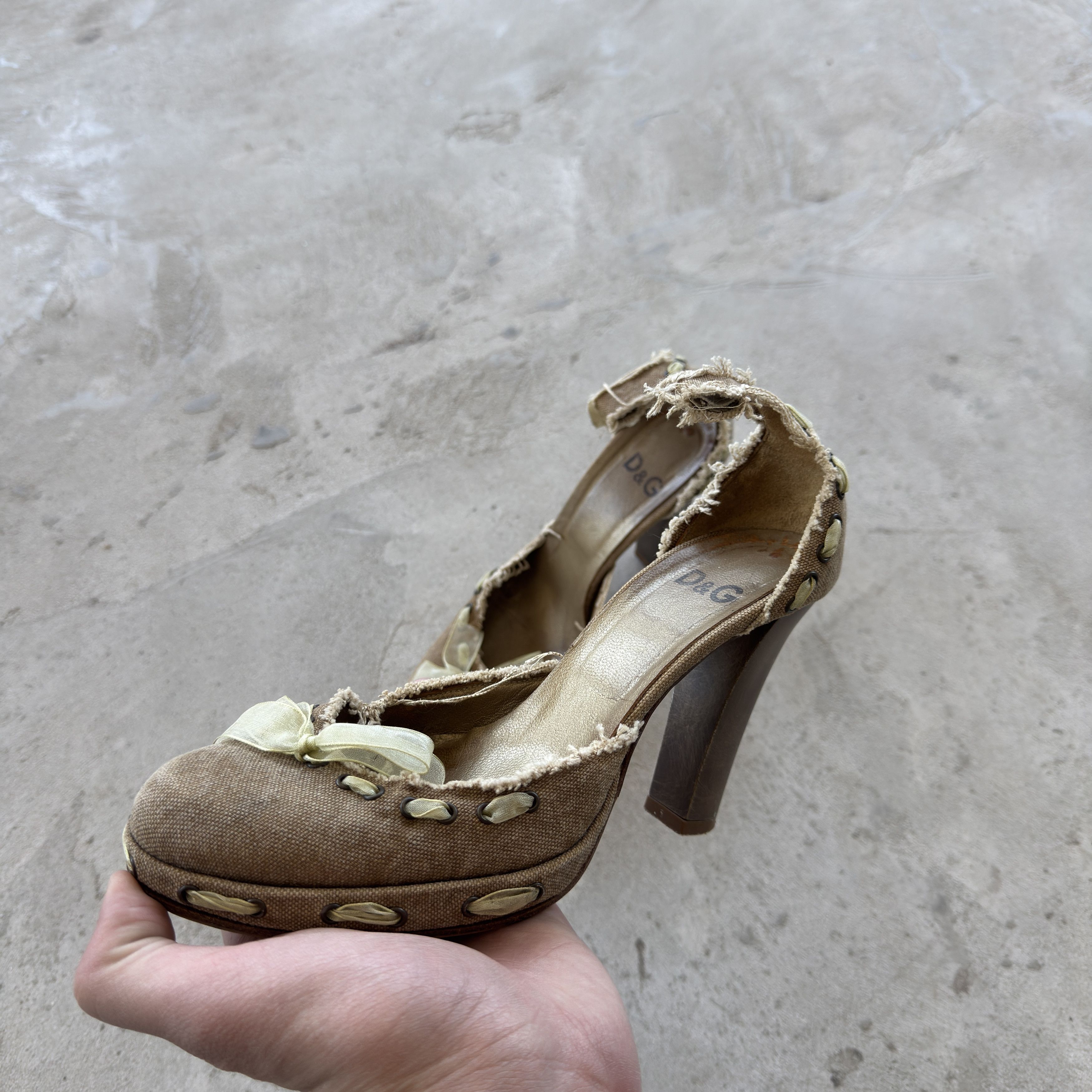 Dolce & Gabbana Vintage D&G Dolce Gabbana Tan Canvas Bow Heels Size 37 Size US 7 / IT 37 - 2 Thumbnail