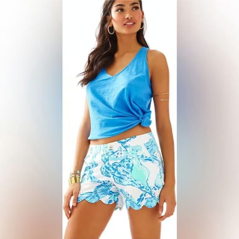 Lilly Pulitzer Lilly Pulitzer Buttercup Scalloped Short Blue & White Shell Size 26" / US 2 / IT 38 - 1 Thumbnail
