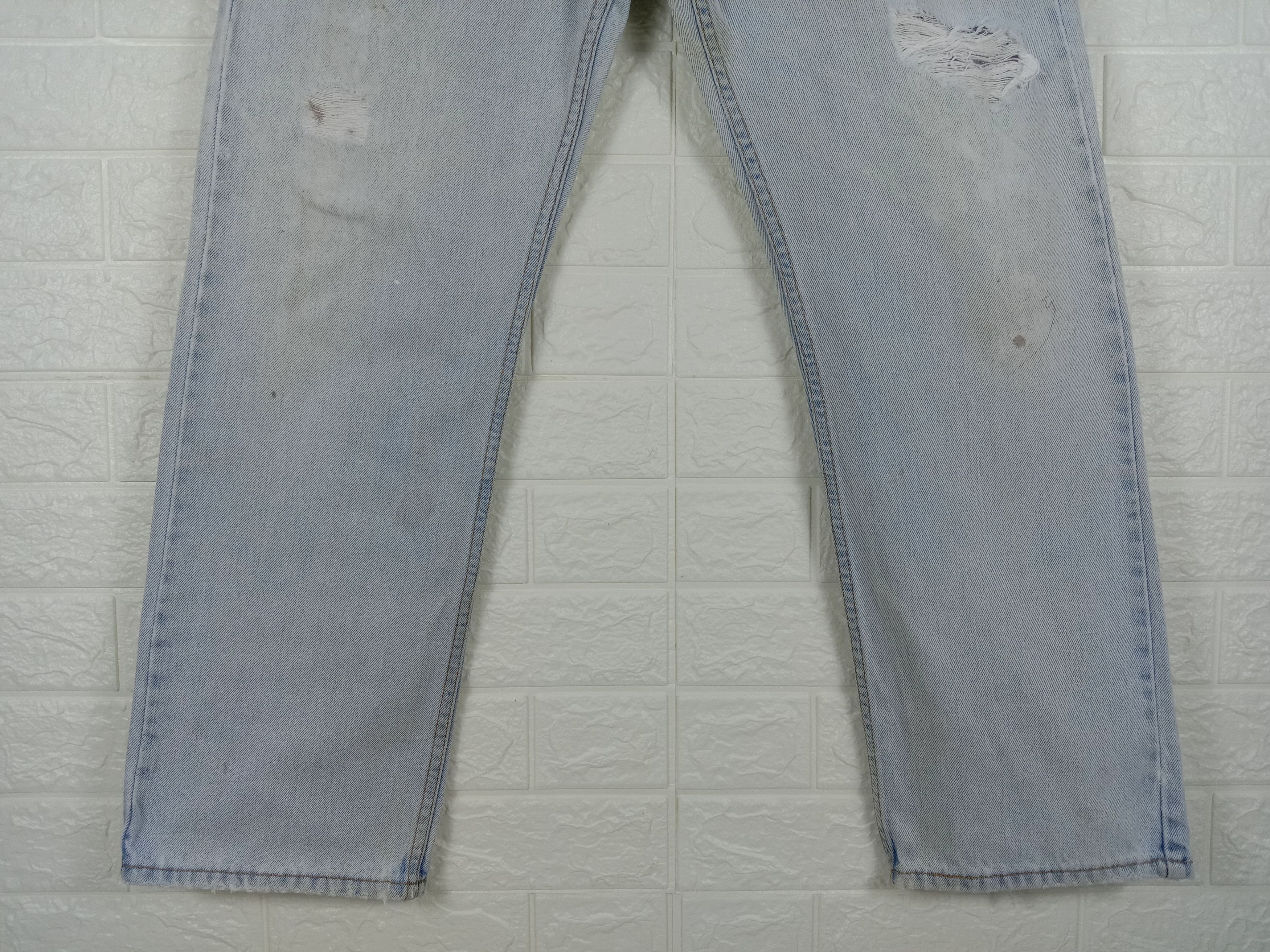 Levi's Vintage Levi's 505 Jeans Light Wash Distressed Denim Size US 32 / EU 48 - 4 Thumbnail