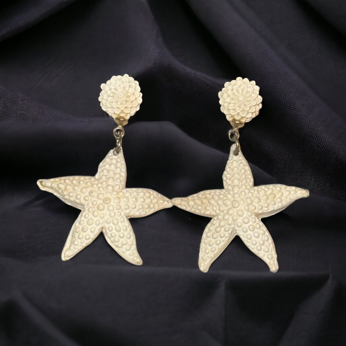 Other White resin starfish dangle post earrings Size ONE SIZE - 1 Thumbnail