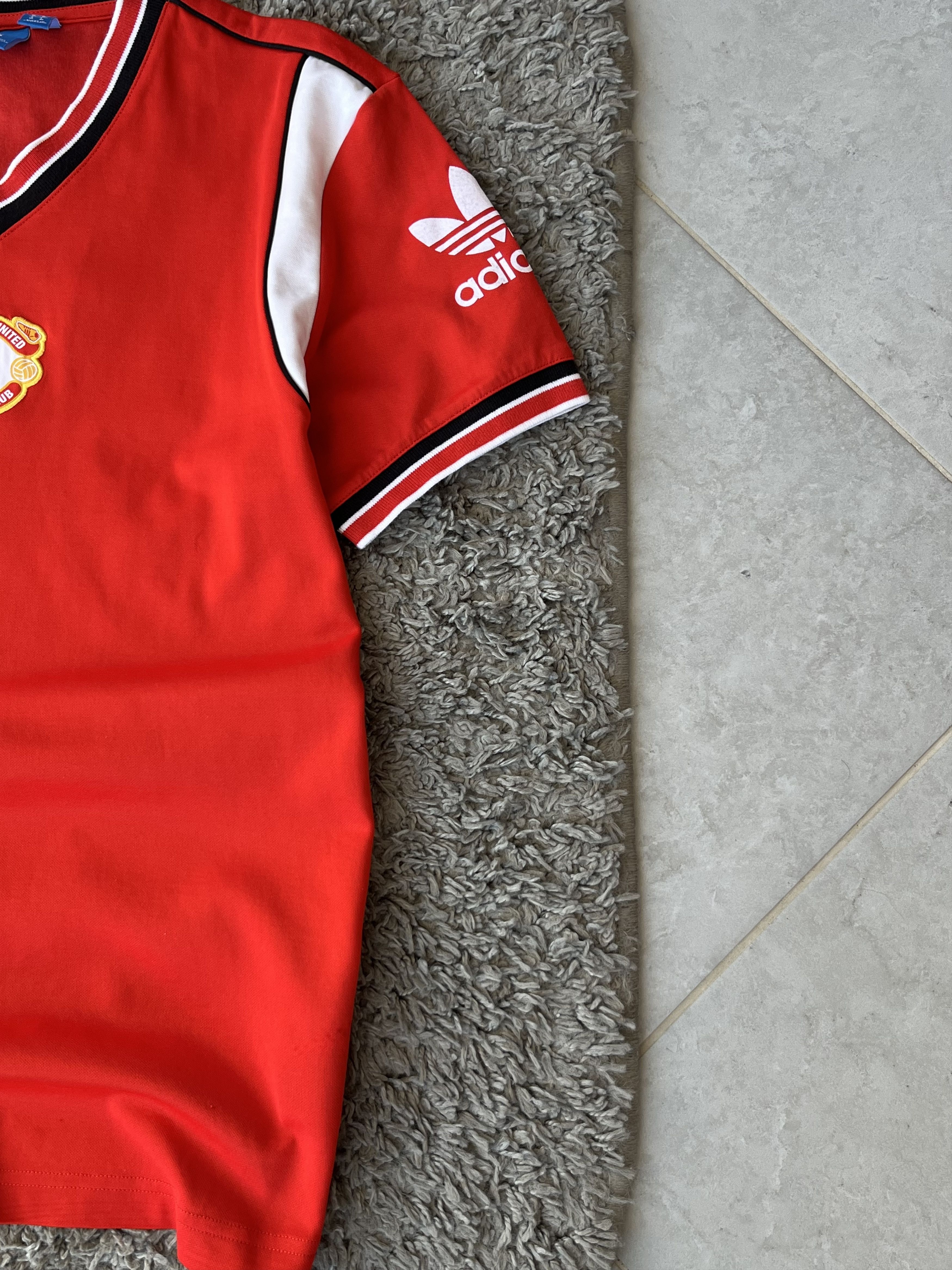 Adidas ADIDAS x MANCHESTER UNITED 2015/16 T-shirt V Neck Red Color Size US M / EU 48-50 / 2 - 4 Thumbnail
