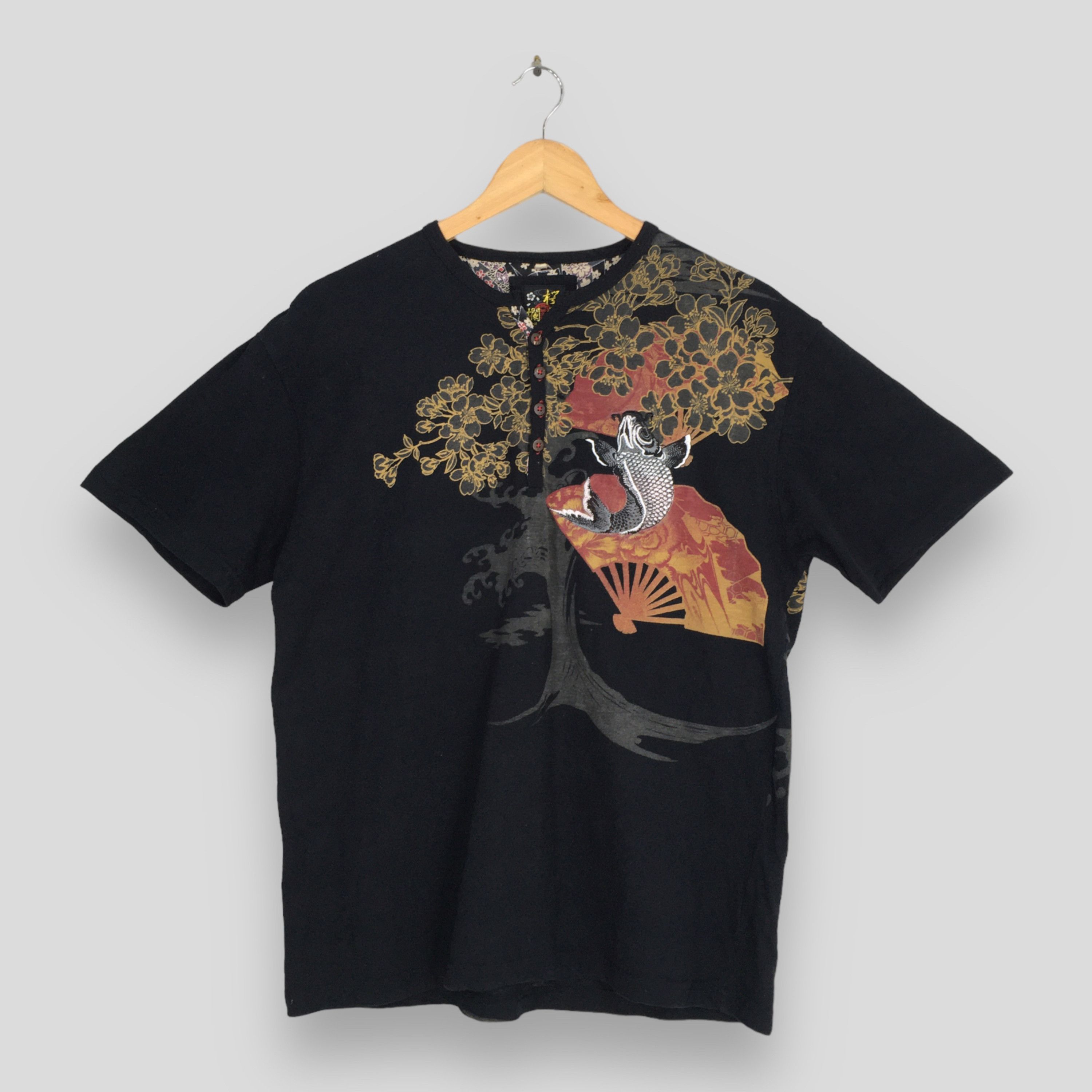 Japanese Brand Vintage Fish Koi Japanese Sukajan Black T shirt XLarge Size US XL / EU 56 / 4 - 1 Thumbnail