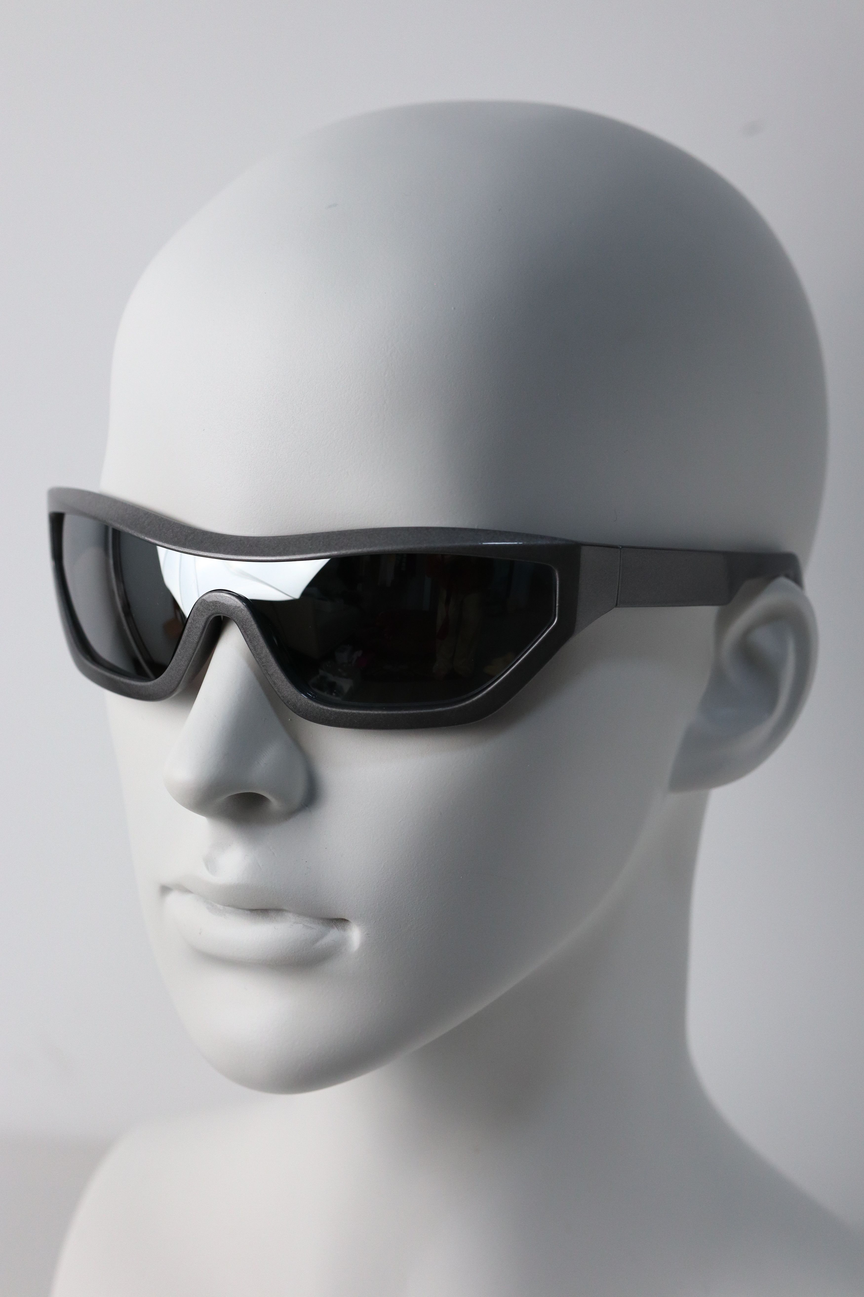 Japanese Brand Y2k Avant Garde Futuristic Rectangle Silver Sunglasses OS Size ONE SIZE - 1 Thumbnail