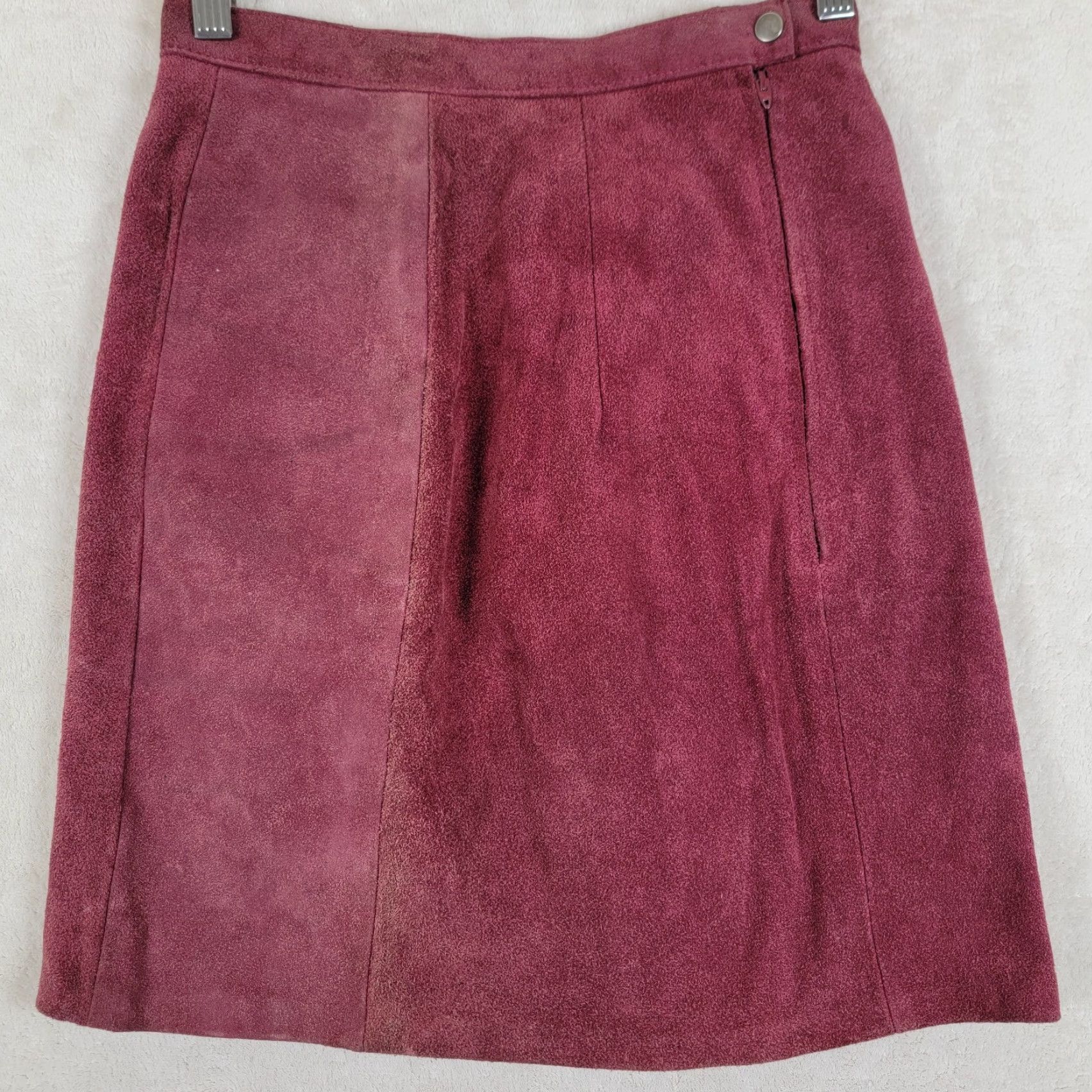 Vintage VINTAGE Jay Jacobs Red Suede Leather Skirt Womens Size 5/6 Midi Skirt Leath­er Zip Winter Fall Spring Casual Business Travel Womens Jet Set Style Size 28" / US 6 / IT 42 - 2 Thumbnail