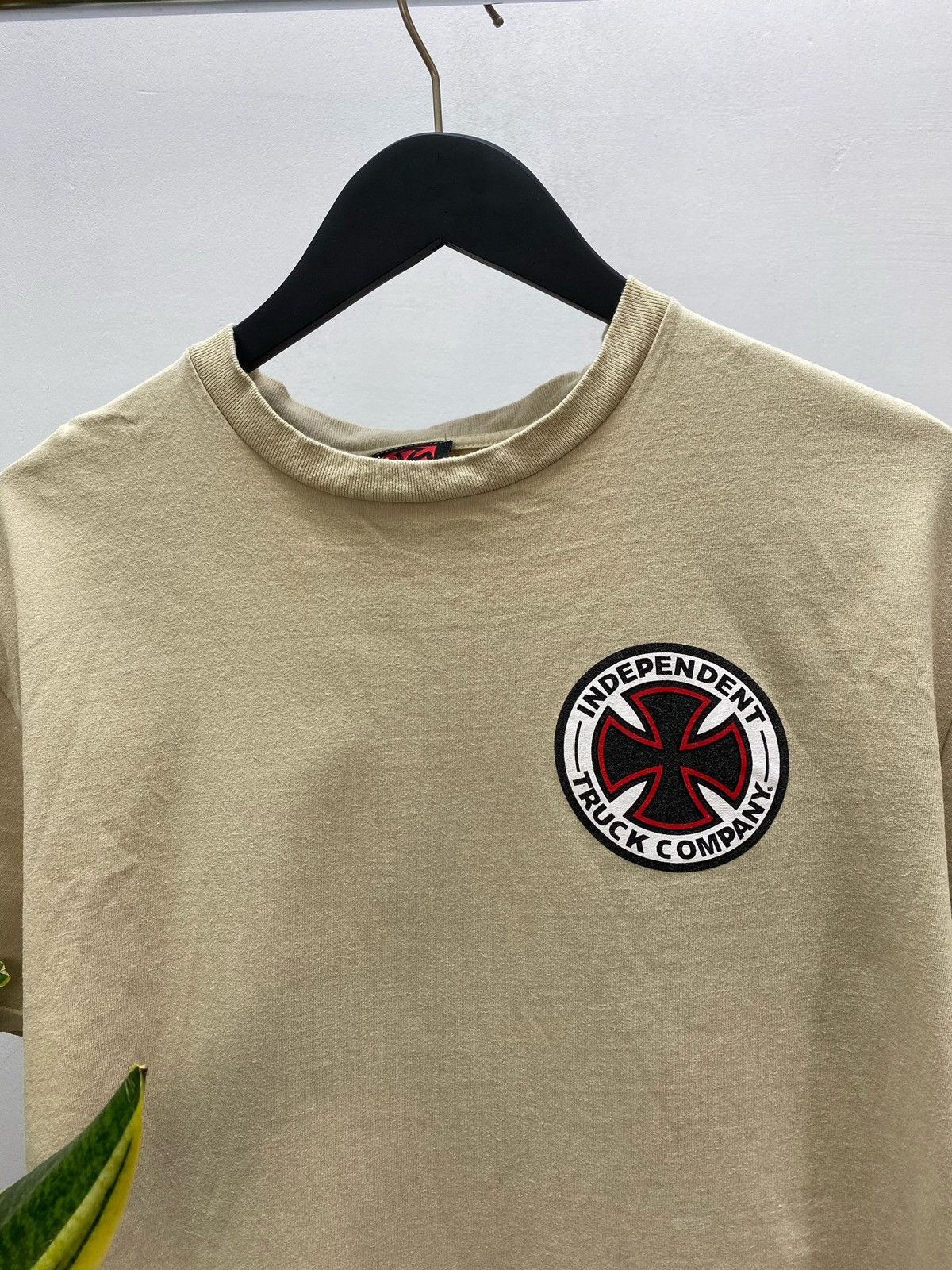 Alien Workshop × Independent Truck Co. × Vintage Vintage Independent Truck Company Logo Tee Size US L / EU 52-54 / 3 - 6 Thumbnail