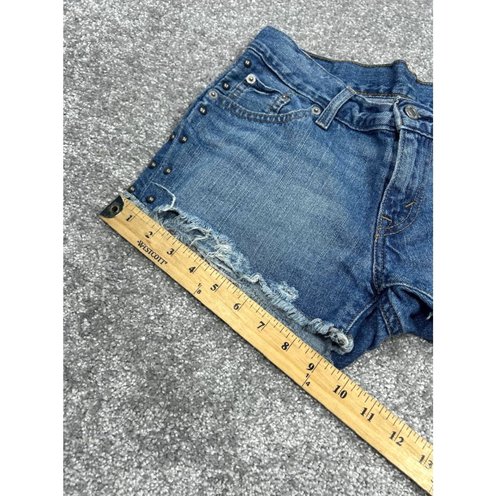 Levi's VINTAGE Levi's Shorts Womens 26 Medium Wash Denim Cut-Offs Studded Casual Summer Girls Size 26" / US 2 / IT 38 - 3 Thumbnail