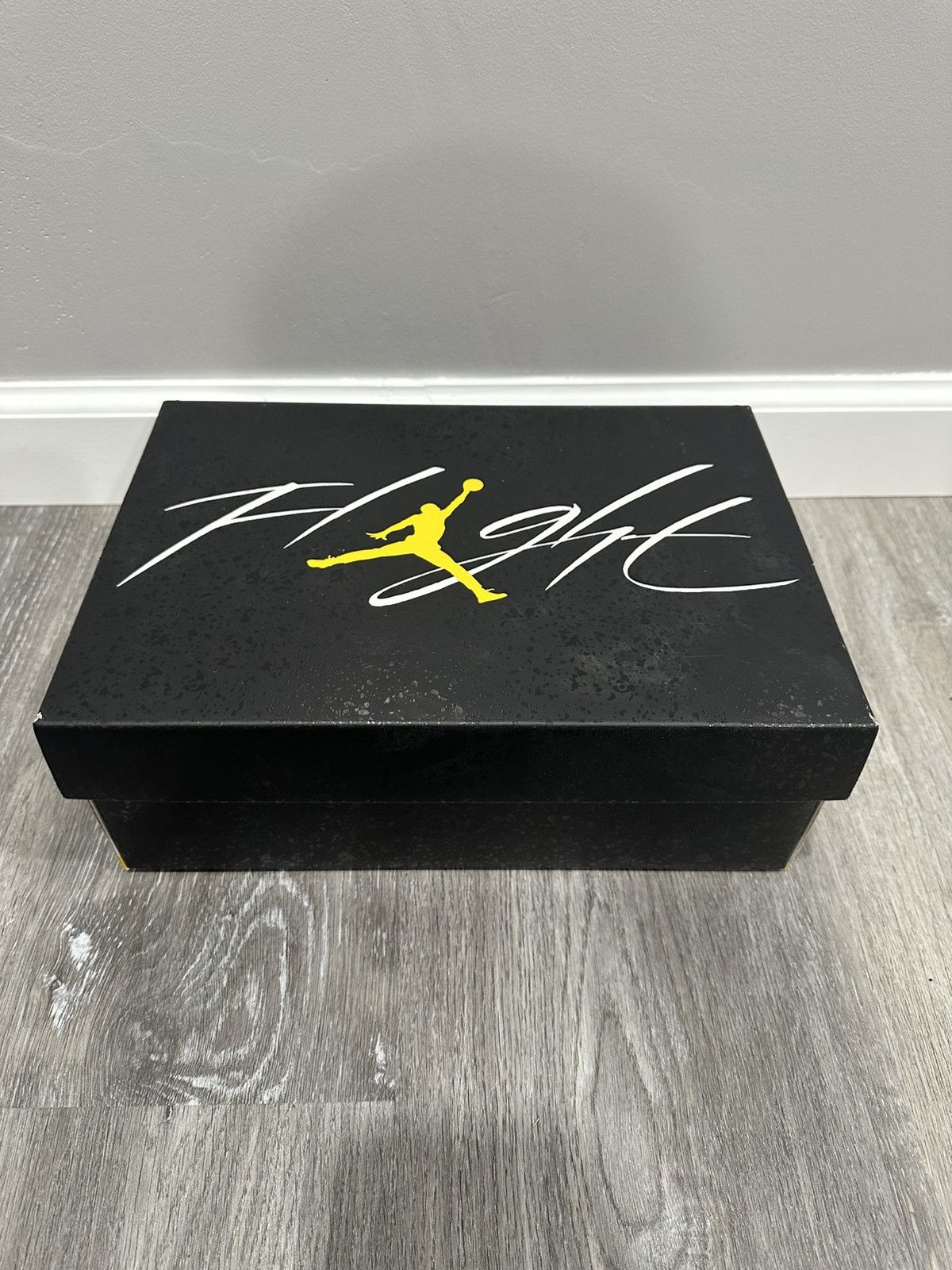 Jordan Brand Air Jordan 4 Retro GS ‘Thunder’ 2023 Size US 5 / IT 35 - 9 Thumbnail