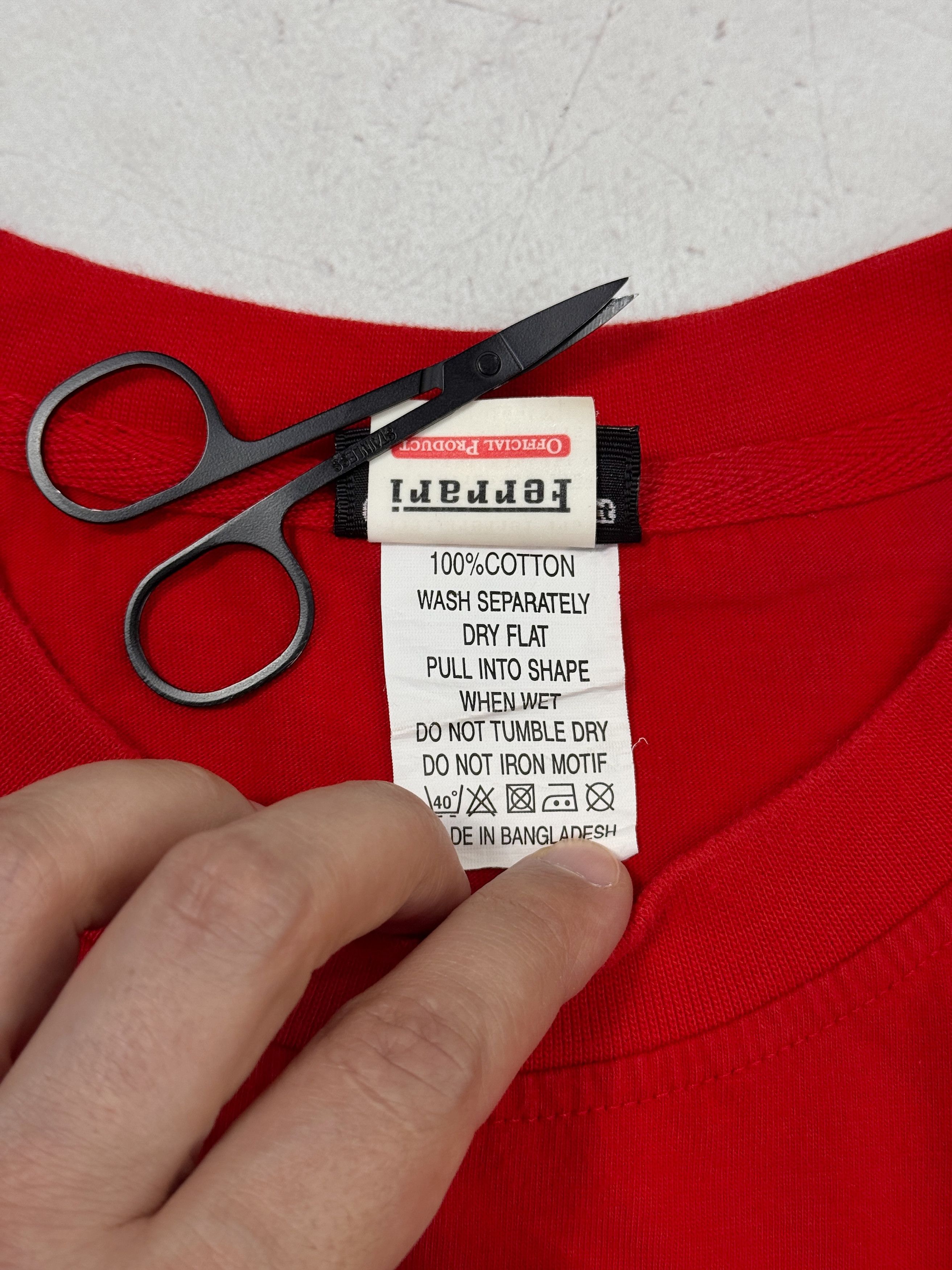 Ferrari Vintage Ferrari T-Shirt F1 Team Racing Car Logo Vodafone Size US L / EU 52-54 / 3 - 12 Thumbnail
