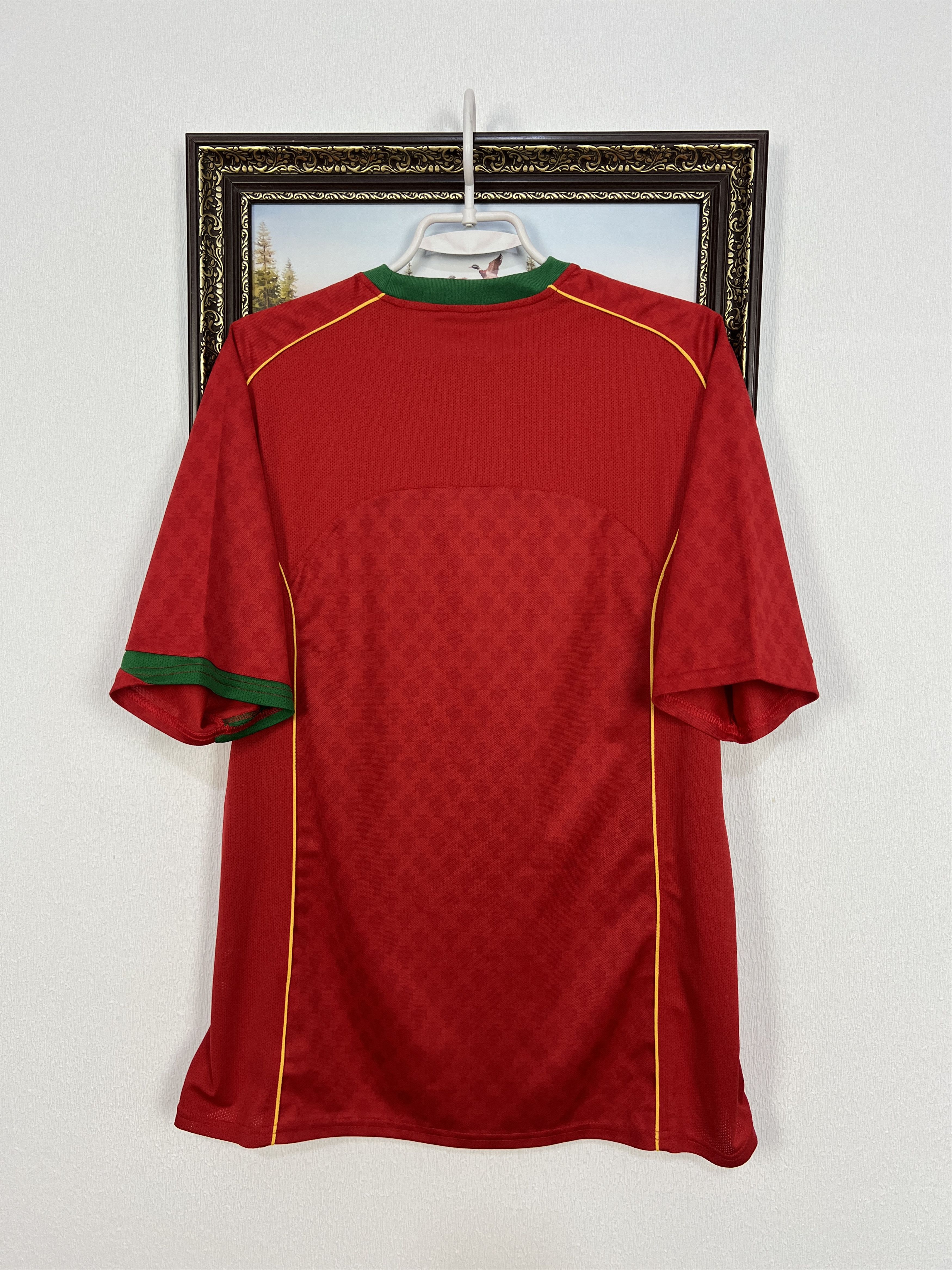 Nike Portugal Home football shirt 2004 Soccer Nike Jersey Mens Size US L / EU 52-54 / 3 - 10 Thumbnail