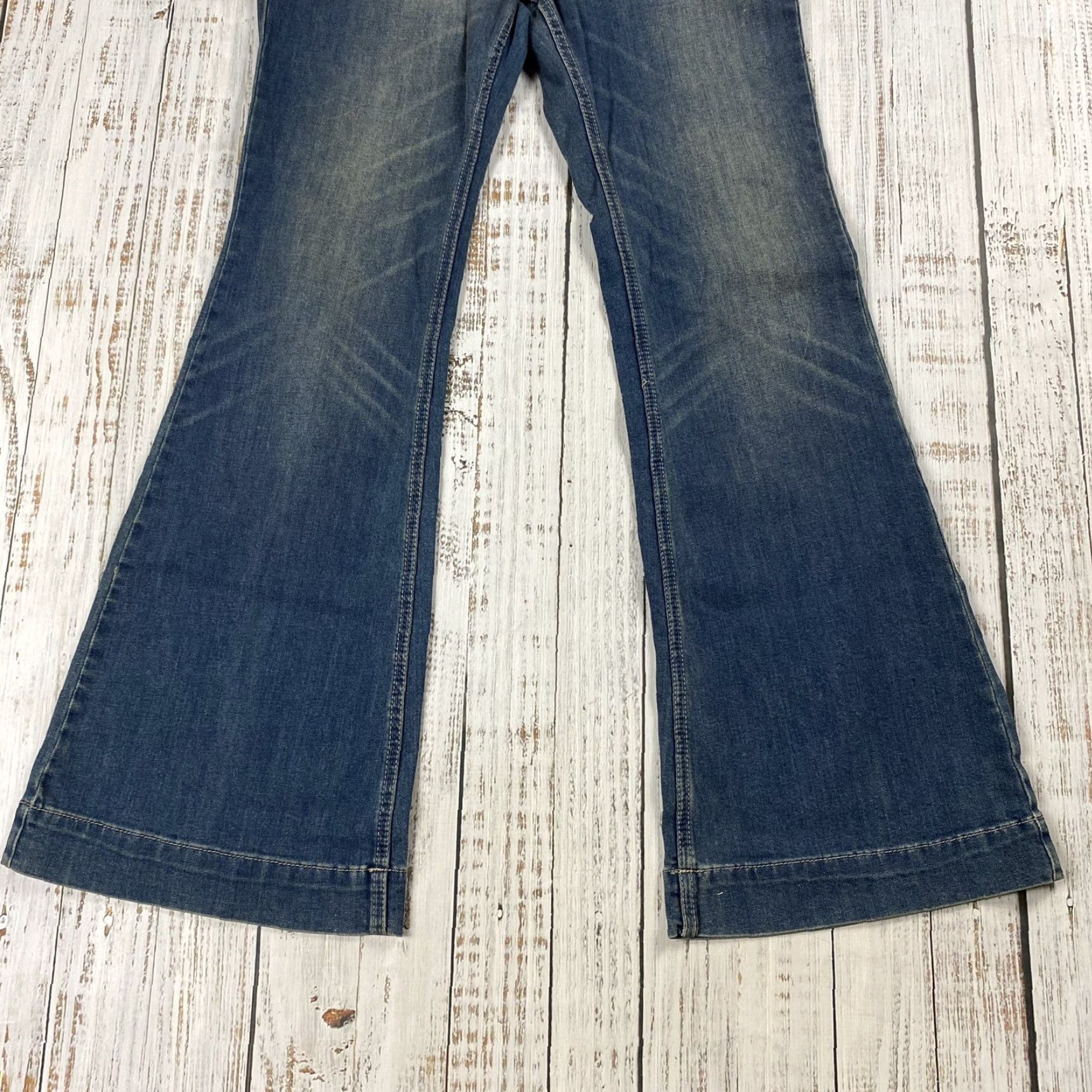 Free People VINTAGE Free People Jeans Flare Bellbottom Sailor Distressed Flap Pocket 29W Blue Cotton Denim 34 Inseam Regular Rise 11" Gap Bohemian Size 26" / US 2 / IT 38 - 3 Thumbnail