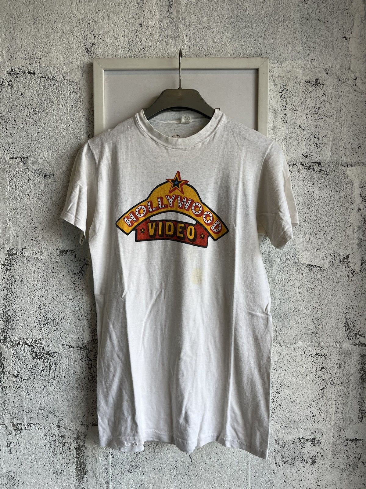 Vintage Vintage Hollywood Video Electric Blue ( eu ) Tshirt Size US S / EU 44-46 / 1 - 2 Thumbnail