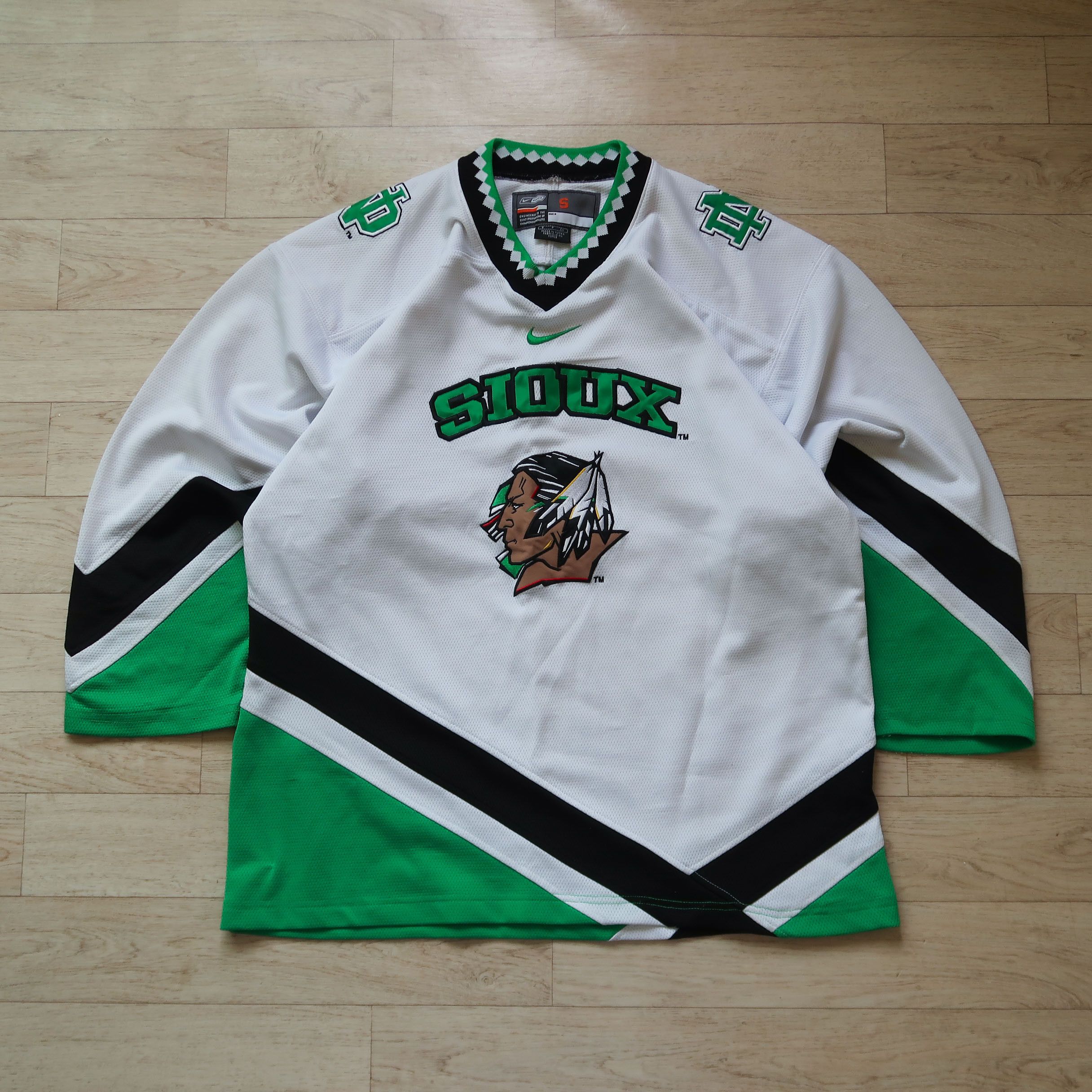 Nike Vintage Nike Bauer Sioux Jersey Size US S / EU 44-46 / 1 - 1 Thumbnail