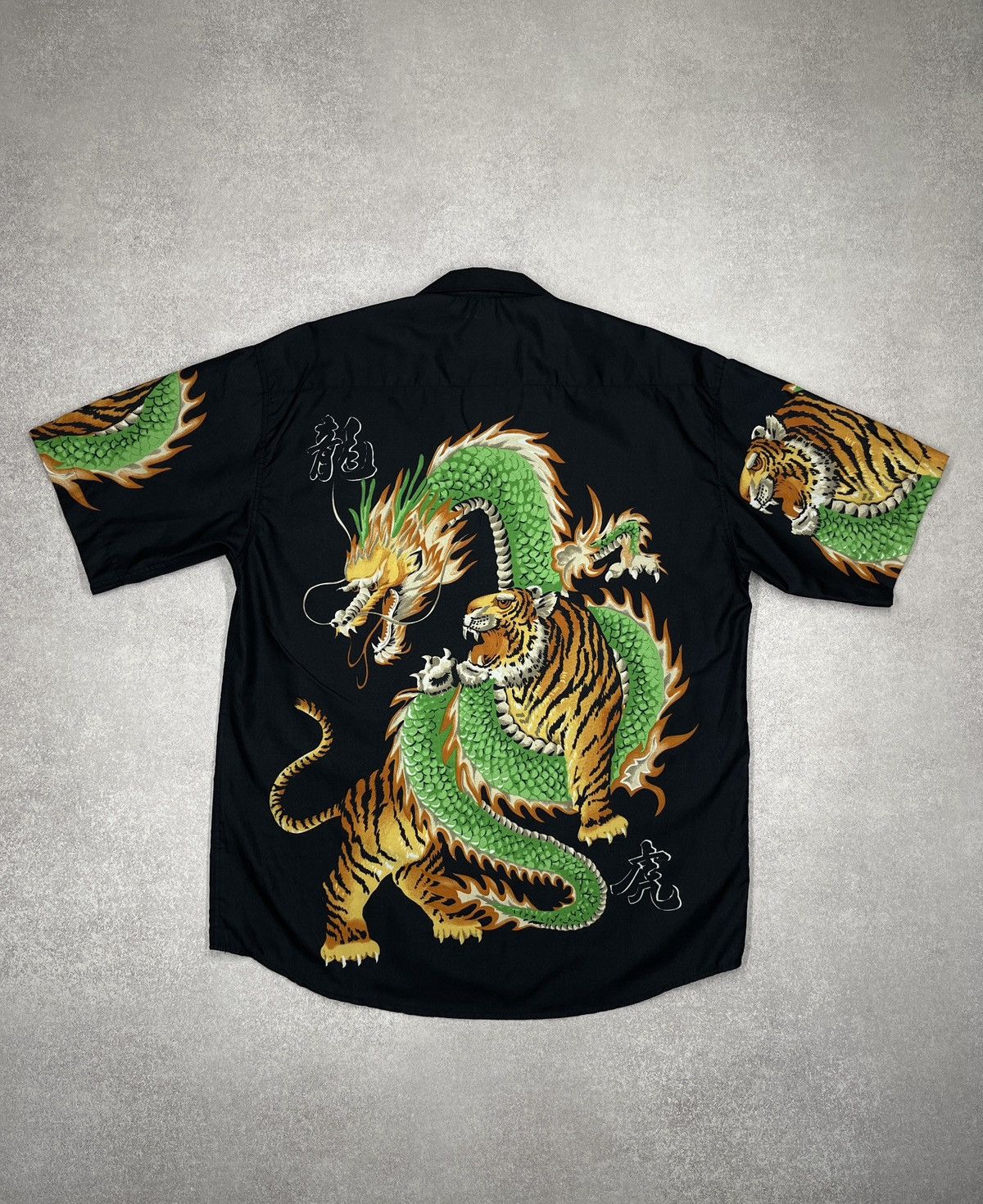 Vintage Vintage Japan Crazy Shirt Double Big Logo Dragon Tiger Black Size US L / EU 52-54 / 3 - 4 Thumbnail