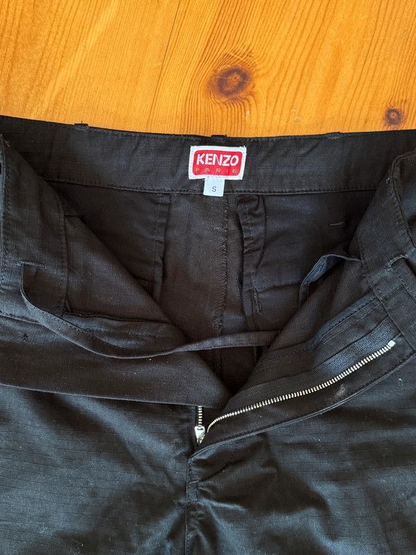 Kenzo Pantalon cargo noir Kenzo - détail bouton fleur Size US 34 / EU 50 - 4 Thumbnail
