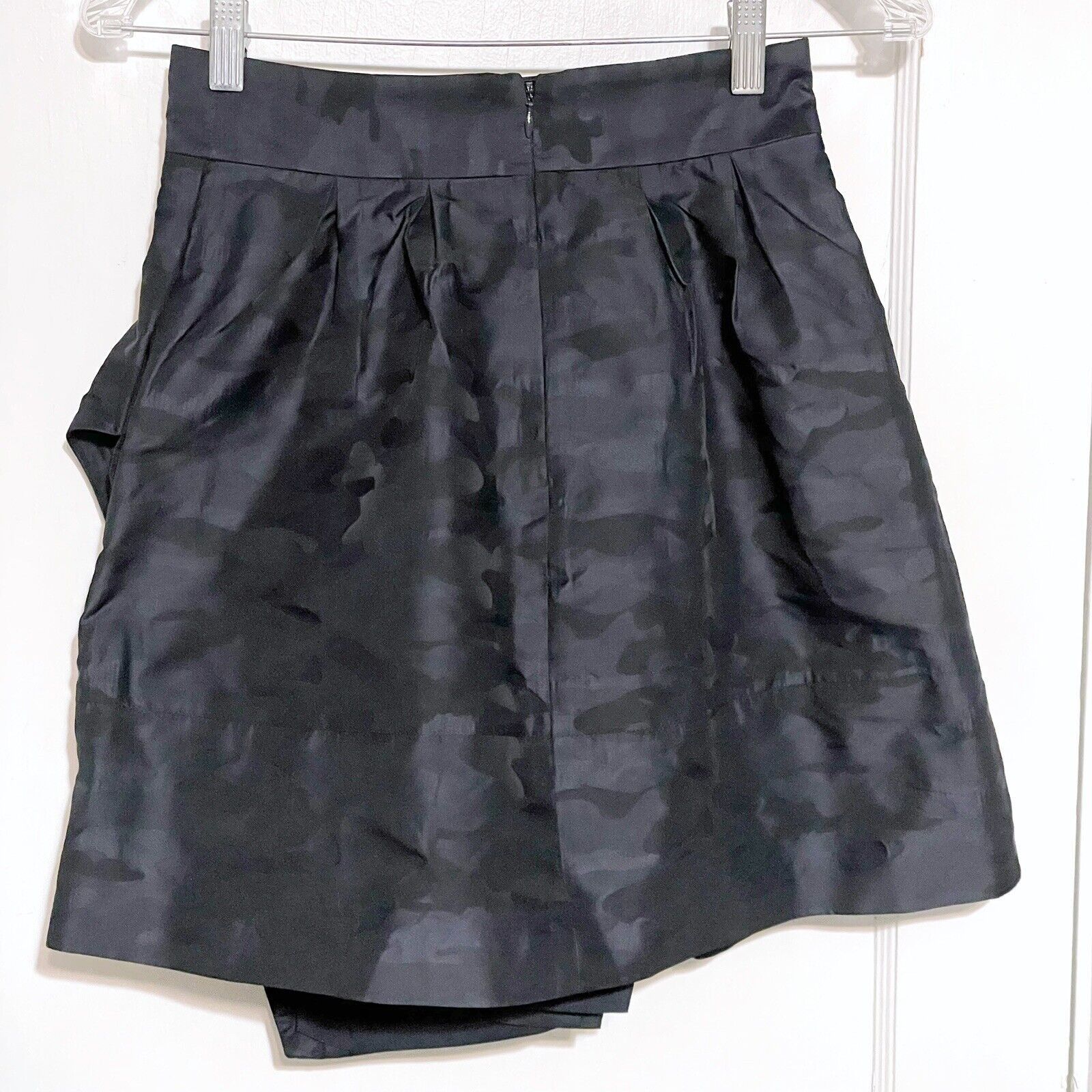 Banana Republic Banana Republic Women's Skirt Navy Camo Wrap Layered Size 0 Size 25" / US 0 / IT 36 - 2 Thumbnail