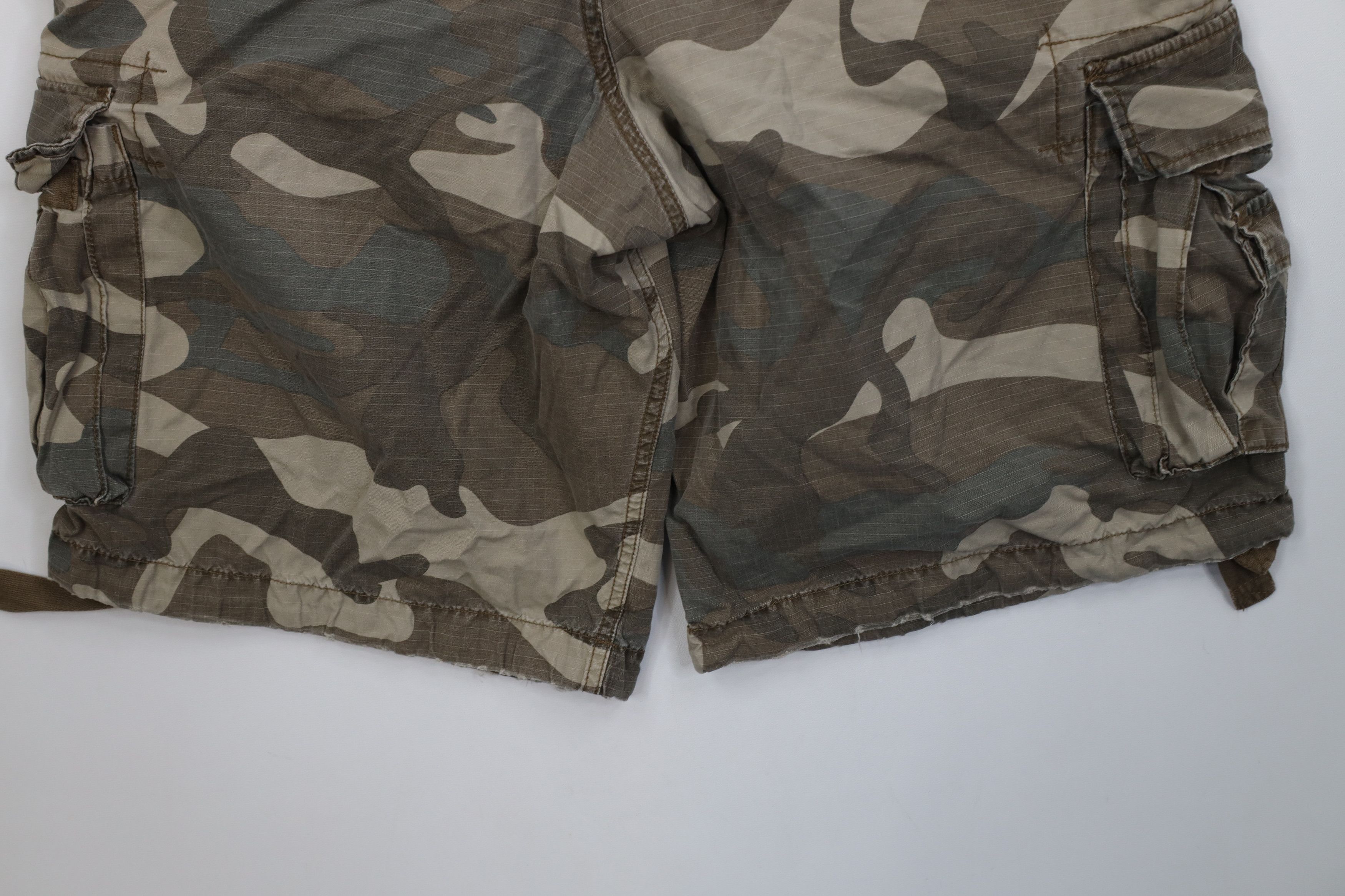 Aeropostale Vintage Y2K Aeropostale Ripstop Camouflage Cargo Shorts Size US 34 / EU 50 - 14 Thumbnail