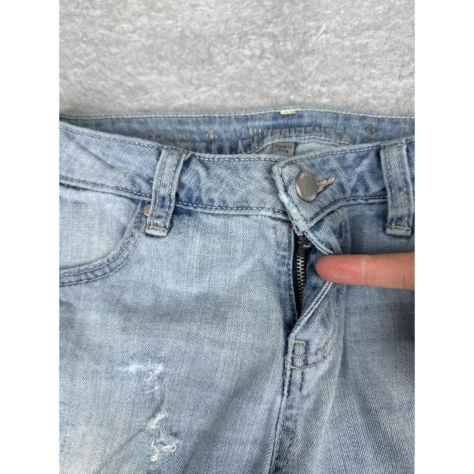 Vintage Jennifer Lopez Bermuda Shorts Womens 0 Blue Distressed Floral Beaded Rhinestone Size 25" / US 0 / IT 36 - 6 Thumbnail