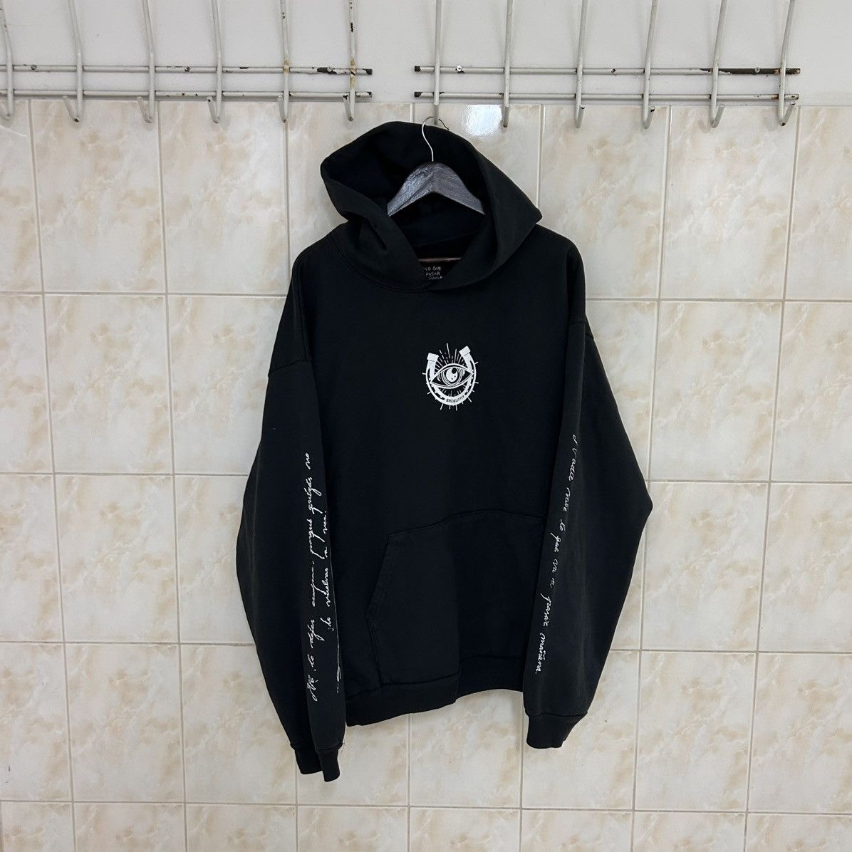 Vintage BAD BUNNY Most Wanted Tour 2024 Hoodie Size US XXL / EU 58 / 5 - 1 Thumbnail