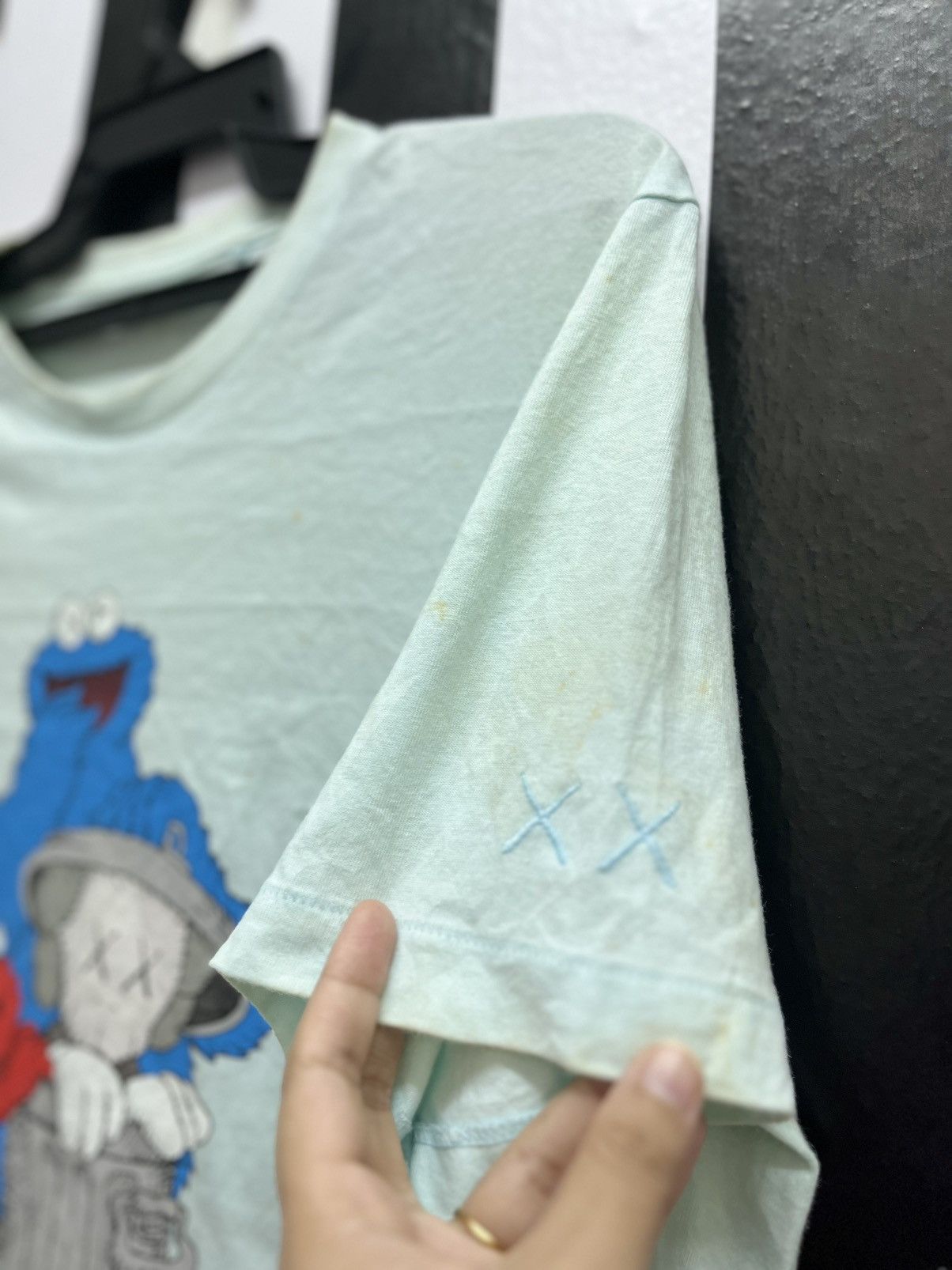 Kaws × Uniqlo Sesame street Size US L / EU 52-54 / 3 - 3 Thumbnail