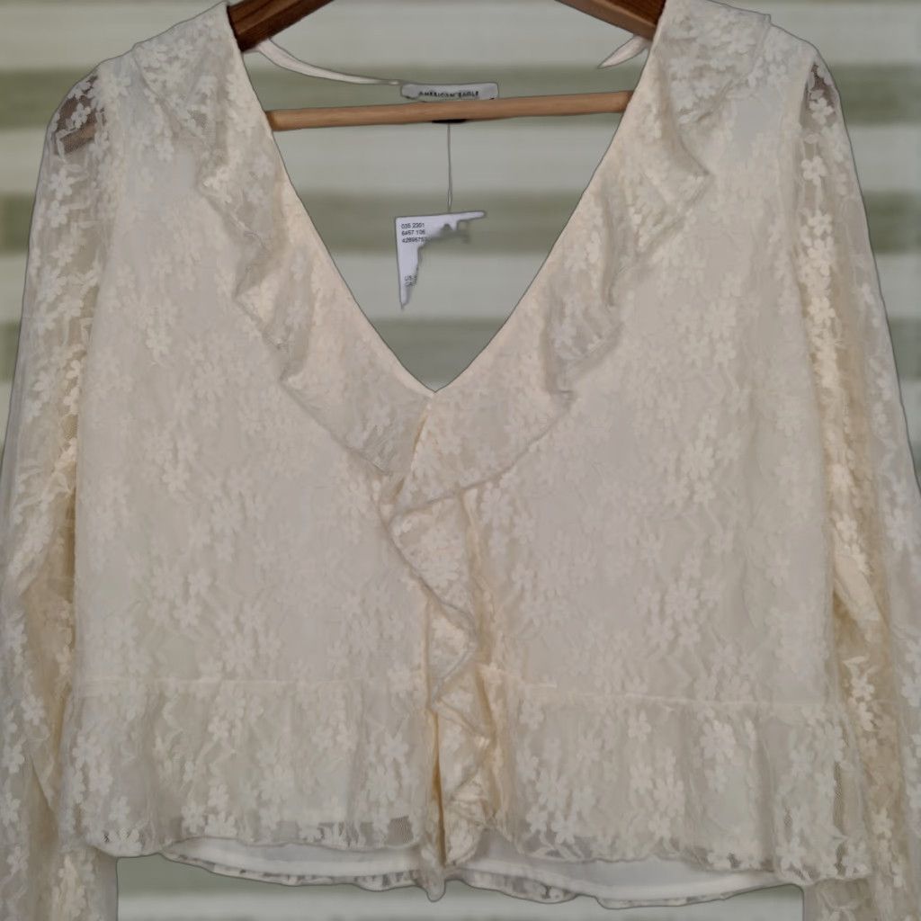 American Eagle Outfitters VINTAGE American Eagle Outfitters Shirt Small Cream Floral Lace Cropped Bell Sleeve V-Neck PULLOVER Fairycore Womens Size S / US 4 / IT 40 - 1 Thumbnail