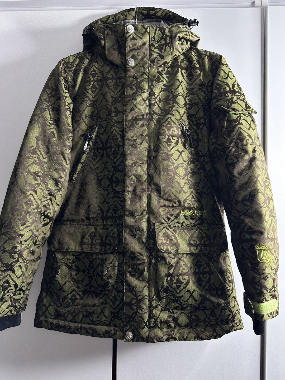 Burton Title: Burton Women’s Snowboard Jacket – Green Pattern Size S / US 4 / IT 40 - 1 Thumbnail