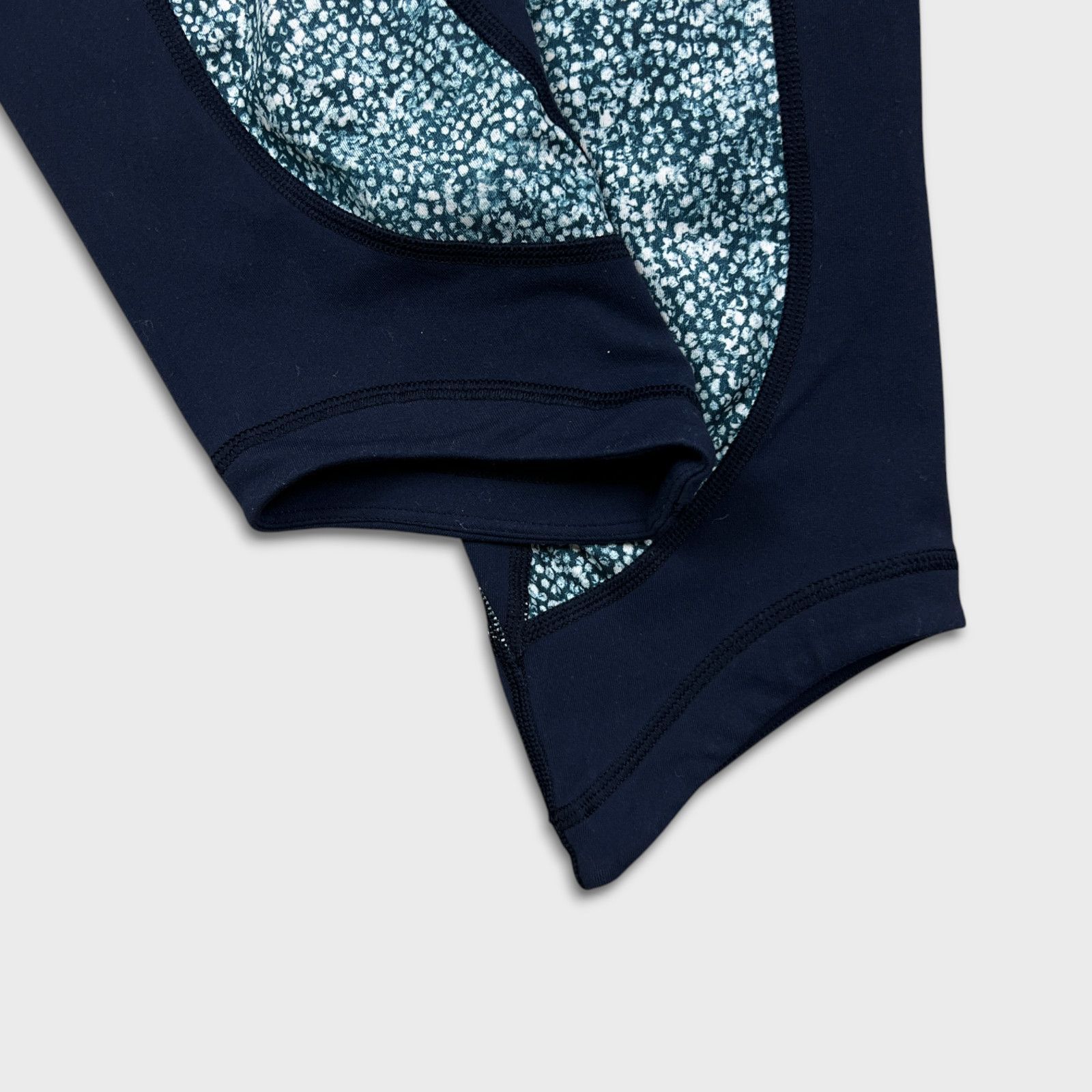 Lululemon Lululemon Wunder Under Crop Full-On Luon Mid Rise Leggings Size 30" / US 8 / IT 44 - 6 Thumbnail