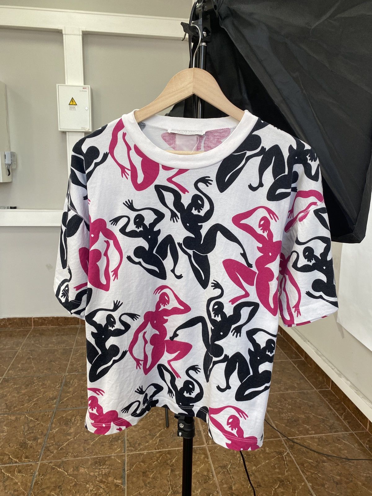 Vintage 🇫🇷 Vintage 90s Joseph Tricot Aboriganal Dance Girl Tits Tee Size L / US 10 / IT 46 - 1 Thumbnail