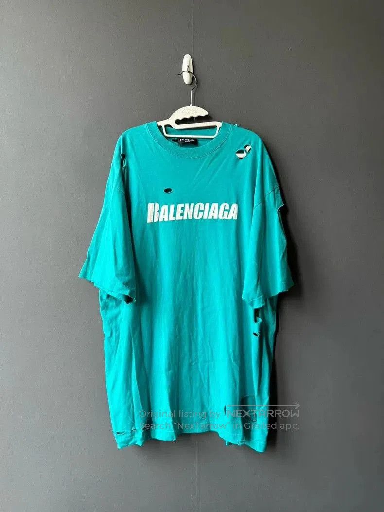 Balenciaga Balenciaga Distressed Logo Short Sleeve T-shirt. Size US S / EU 44-46 / 1 - 1 Thumbnail