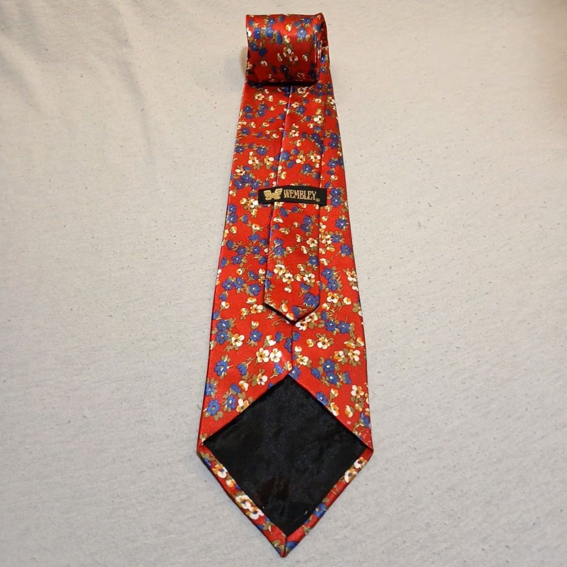 Vintage Wembley Tie Red With Blue And White Floral Pattern Men's Necktie 57" x 3.63" Size ONE SIZE - 3 Thumbnail