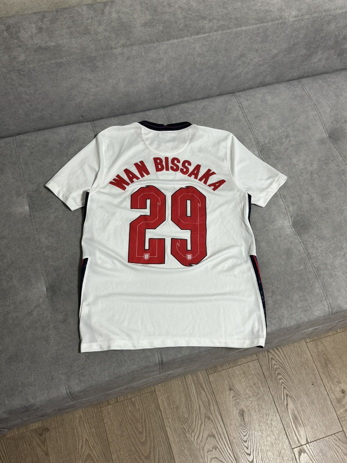 Nike Nike England Wan Bissaka 29 size M soccer jersey t-shirt Size US M / EU 48-50 / 2 - 3 Thumbnail
