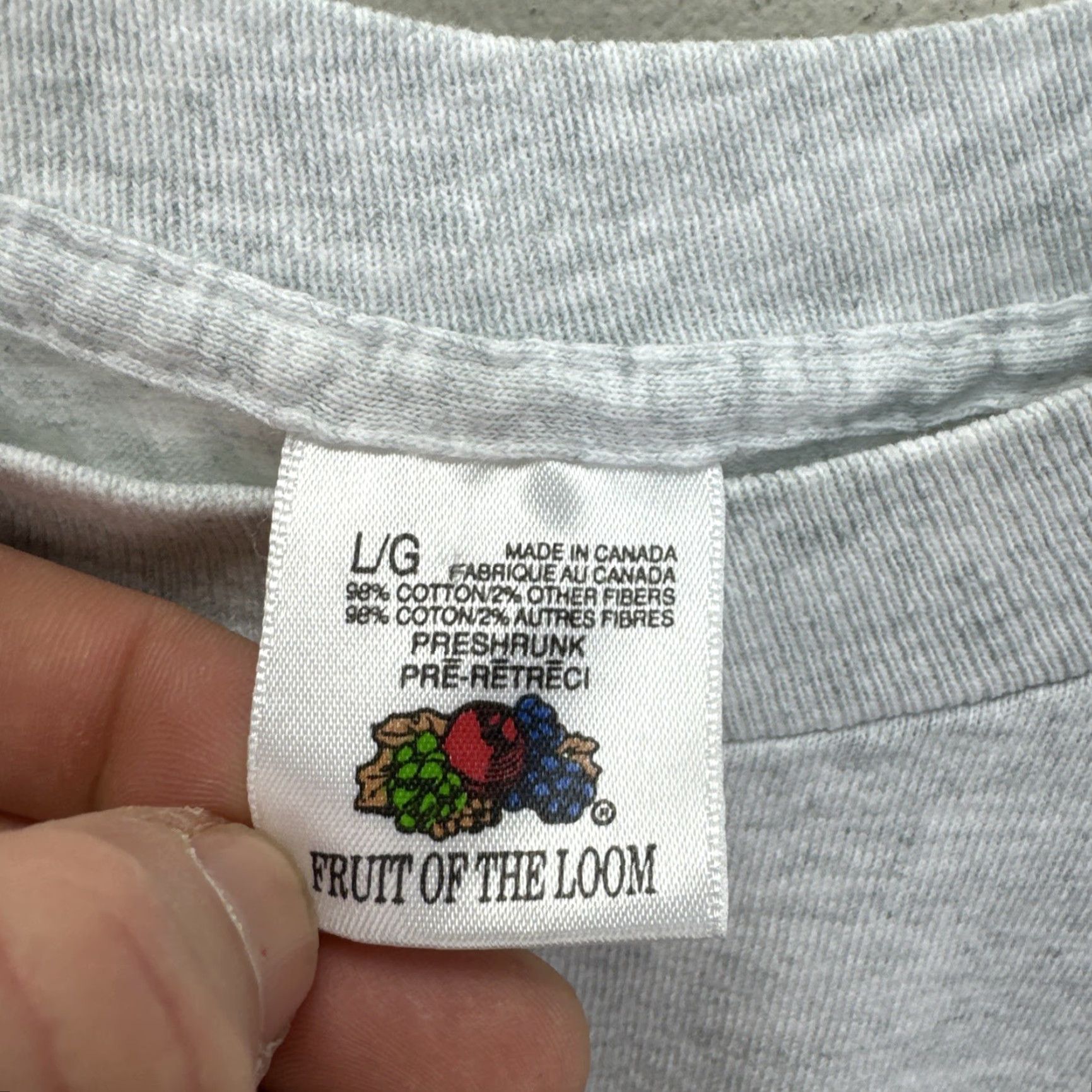 Fruit Of The Loom VINTAGE Alaska T Shirt Mens Large Grey Wolf Nature Sue Coleman Wrap Around Print Shirt Mens Large Grey Wolf Nature 1990s Alaska Animal US Vintage Size US L / EU 52-54 / 3 - 3 Thumbnail