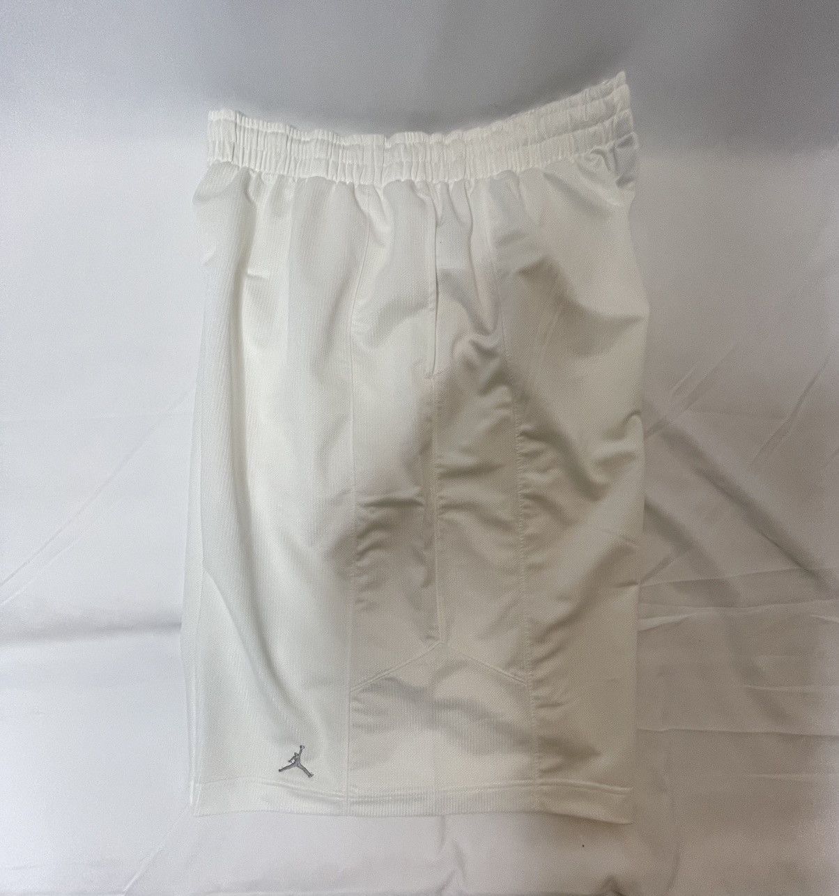 Jordan Brand Huf Nike sb vans shorts yeezy supreme jordan kith off white Size US 44 / EU 60 - 4 Thumbnail