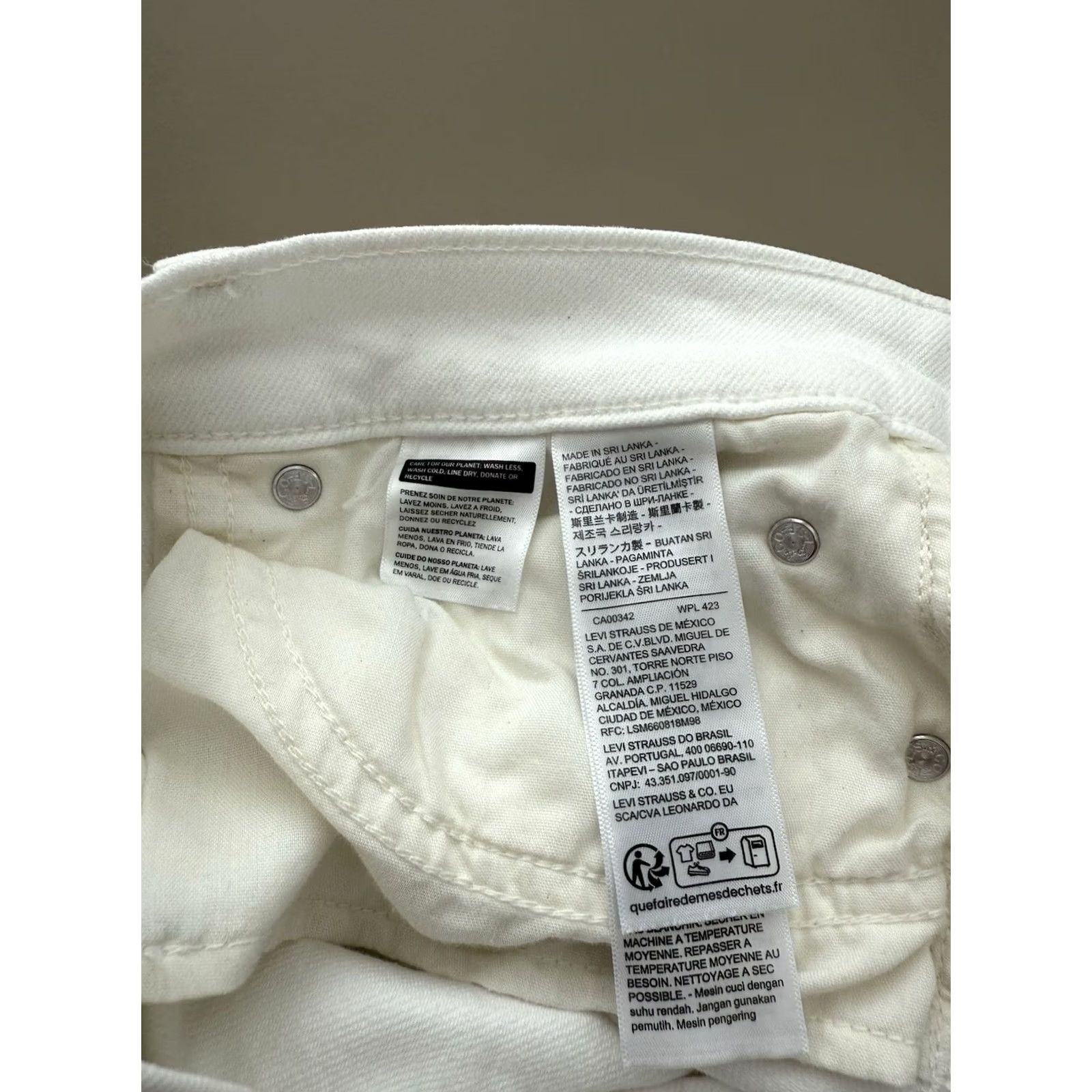 Levi's Levi's Shorts Womens Size 28 White Denim Stretch Mid Length Casual Classic Size 28" / US 6 / IT 42 - 4 Thumbnail