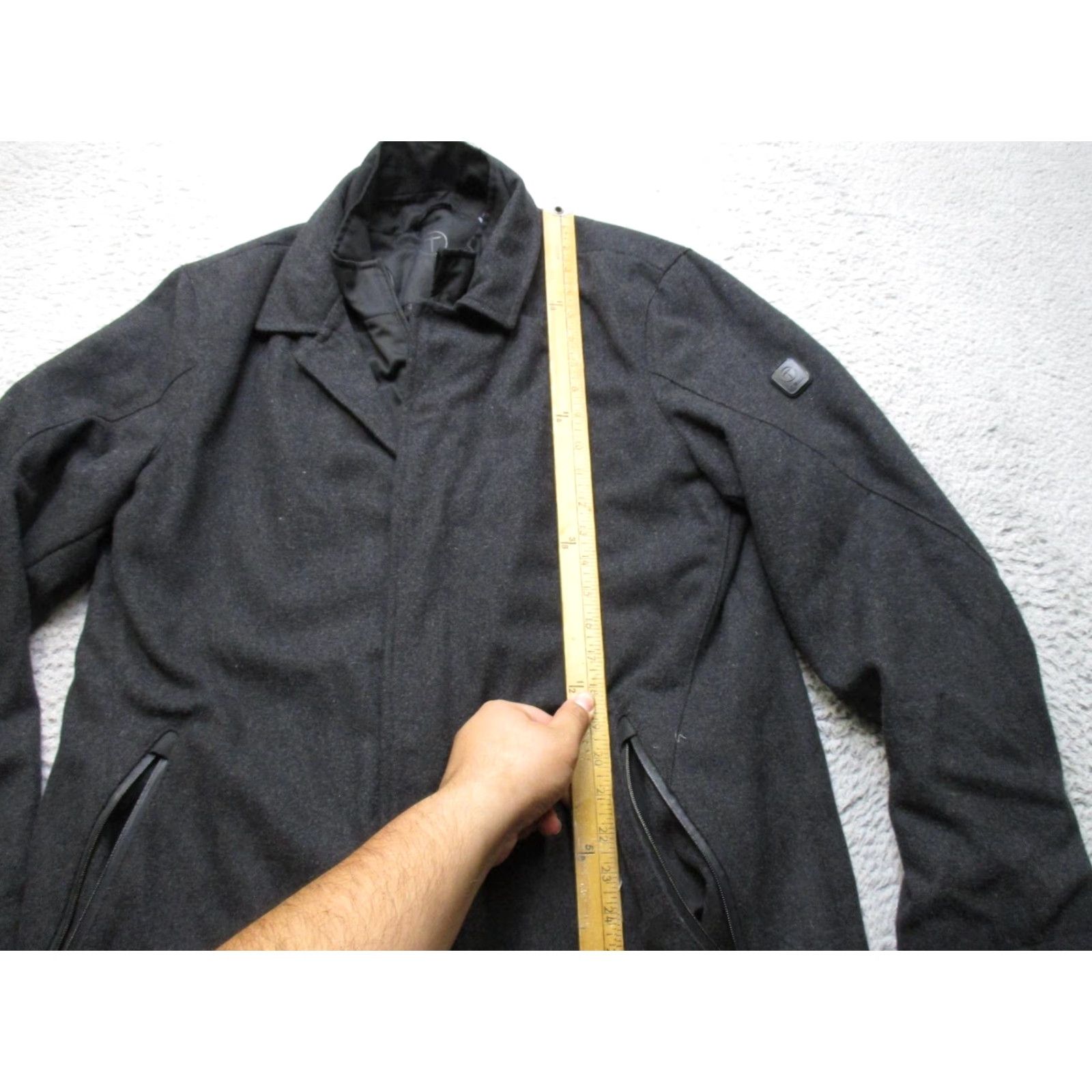 Tumi Tumi Coat Mens M Wool Black Quilted Lining Insulated Zip Pockets Tech Jacket Wool-Blend Pattern: Solid EST 1930s? (Oops) Size US M / EU 48-50 / 2 - 6 Thumbnail