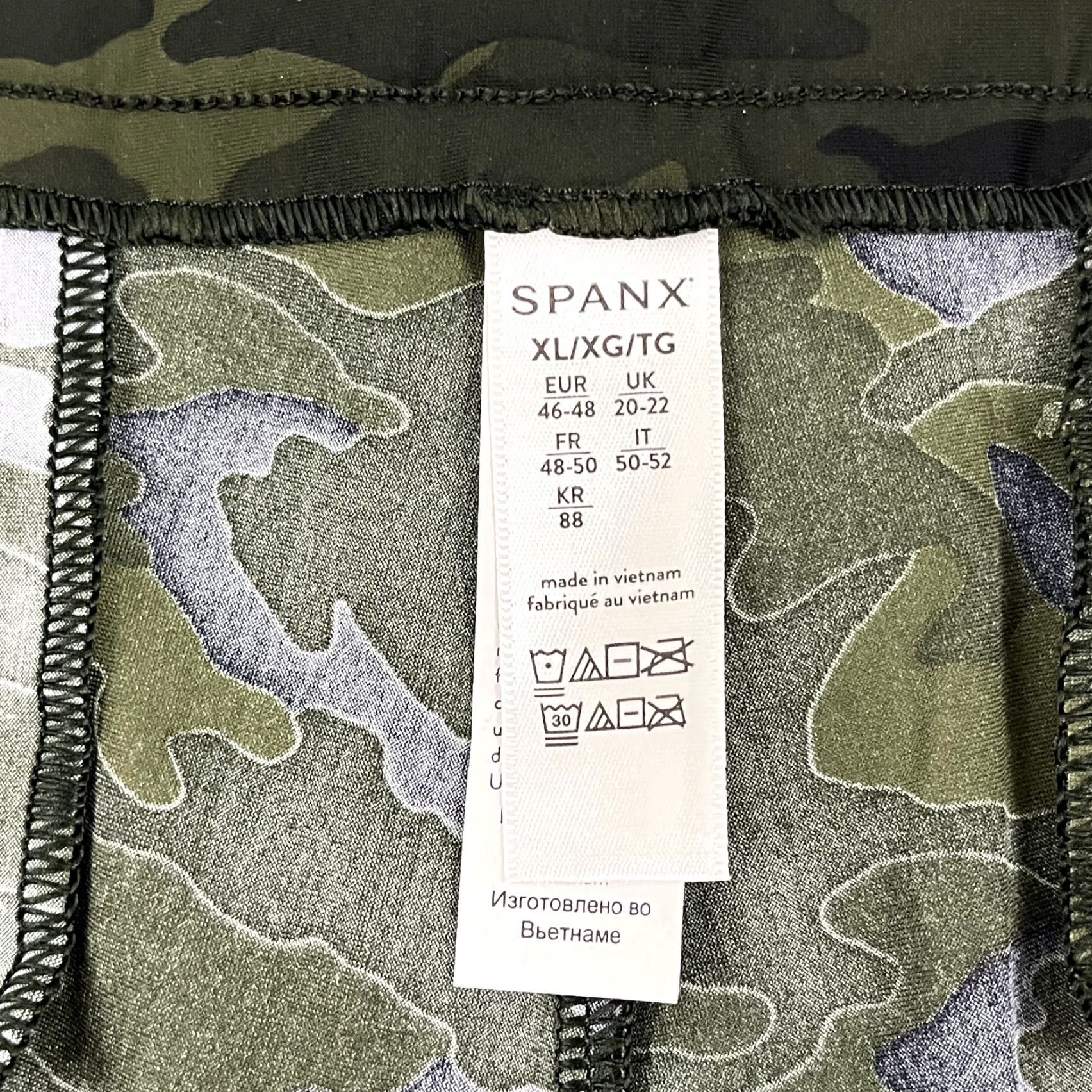 Spanx SPANX Sunshine Shorts Womens XL Inseam 6" Green Camo Stretch Pull On Activewear Casual Summer Women Size 40" / US 18 - 6 Thumbnail