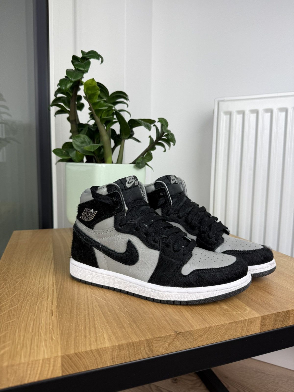 Jordan Brand Jordan 1 Shadow Gray Black shoes Size US 5 / EU 37 - 6 Thumbnail