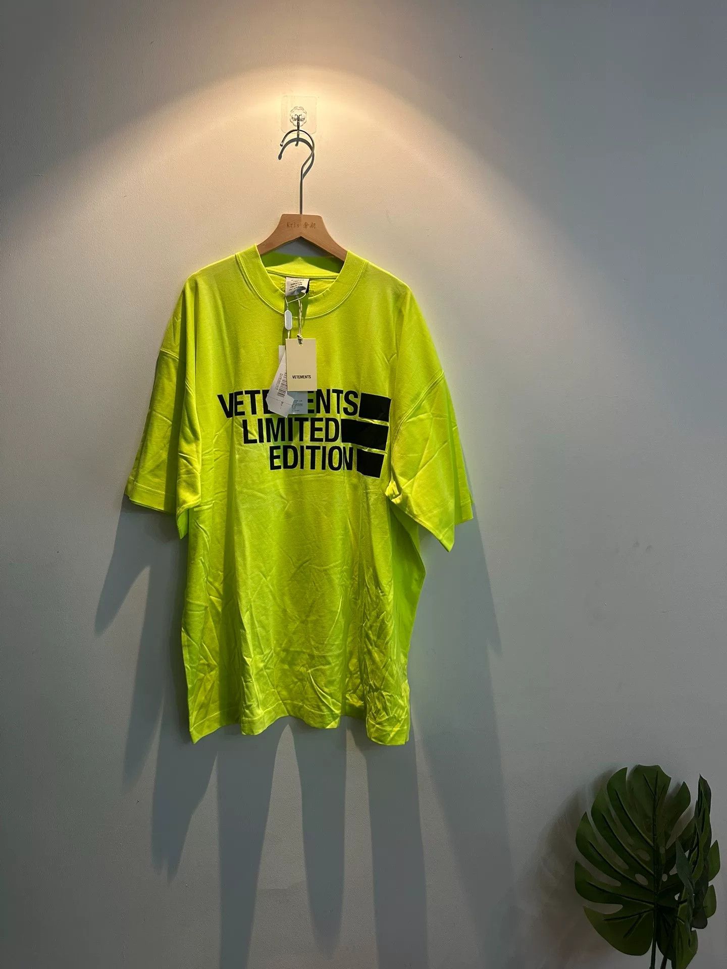 Vetements vetements neon green logo short sleeve t-shirt Size US M / EU 48-50 / 2 - 1 Preview