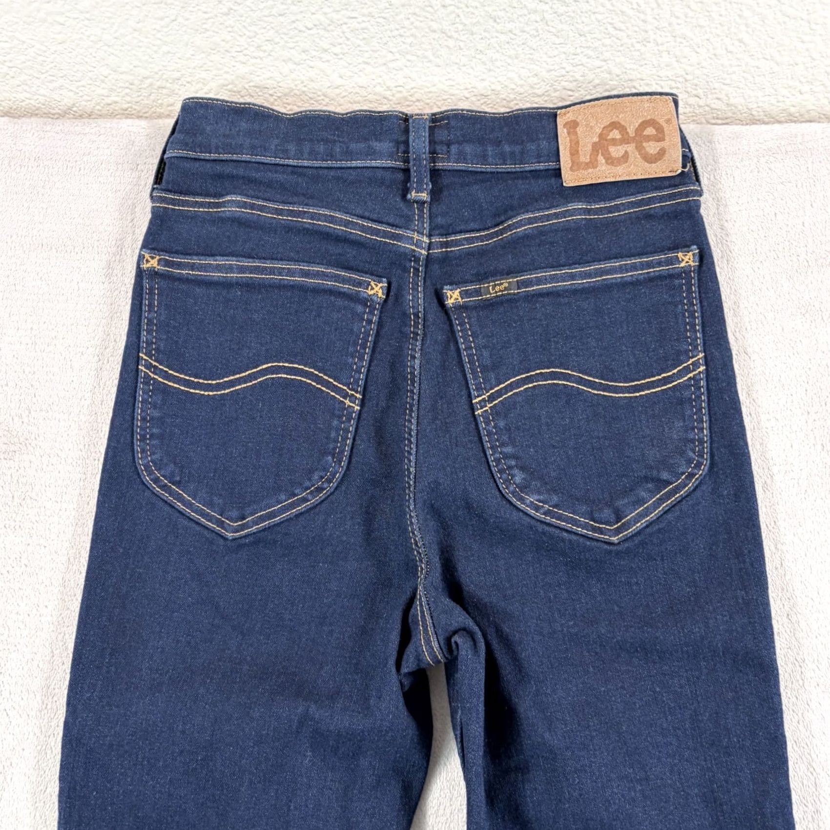 Wrangler VINTAGE? No — Wrangler ForeverFit Trumpet Flare Jeans Women Small 24x33 Medium Wash Size 28" / US 6 / IT 42 - 5 Thumbnail