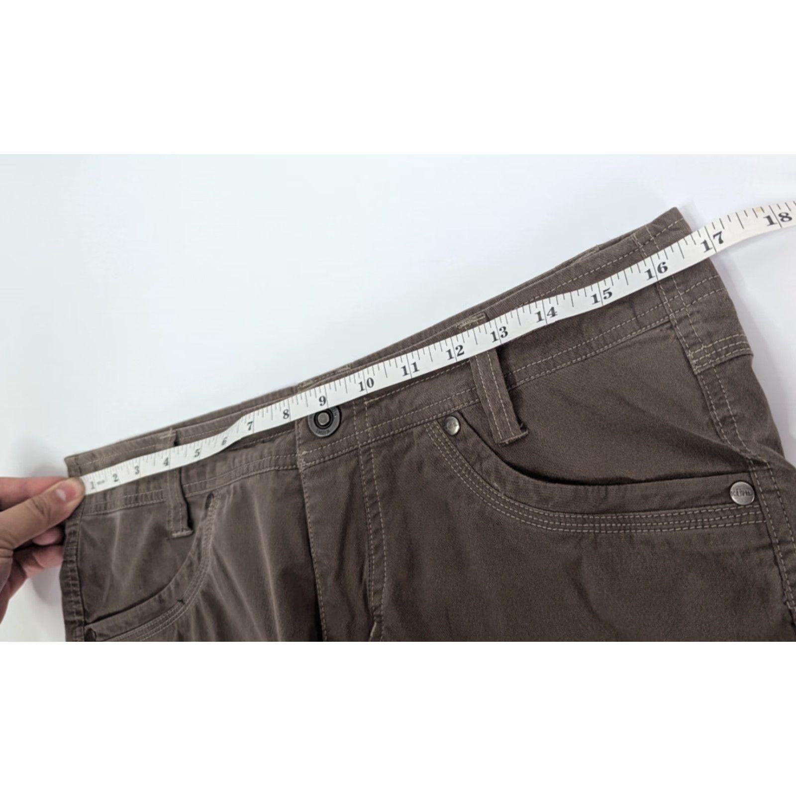 Vintage VINTAGE Kuhl Bermuda Shorts Womens 10 Cargo Pocket Zipper Cargo Pocket Brown Outdoor Hiking Trash? Size 32" / US 10 / IT 46 - 5 Thumbnail