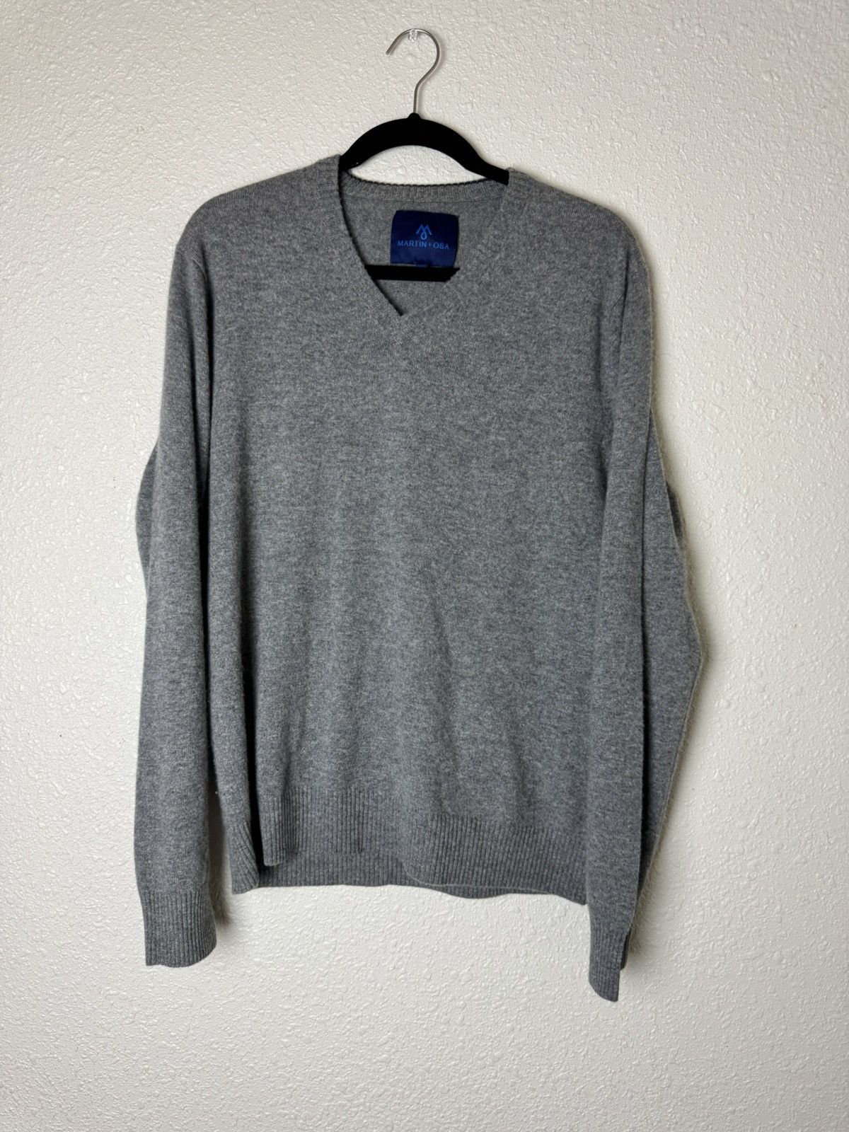 Martin + Osa MARTIN & OSA 100% CASHMERE V NECK GRAYSWEATER SIZE LARGE Size US L / EU 52-54 / 3 - 1 Thumbnail
