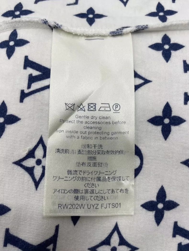 Louis Vuitton Louis Vuitton Neckline chain presbyopic full Logo short sl Size US M / EU 48-50 / 2 - 6 Thumbnail